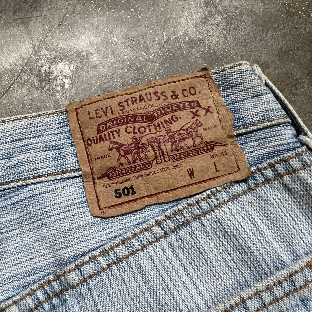 Levi's Vintage Levi’s Light Wash Fade Straight Fit Jeans Size US 27 - 11 Thumbnail
