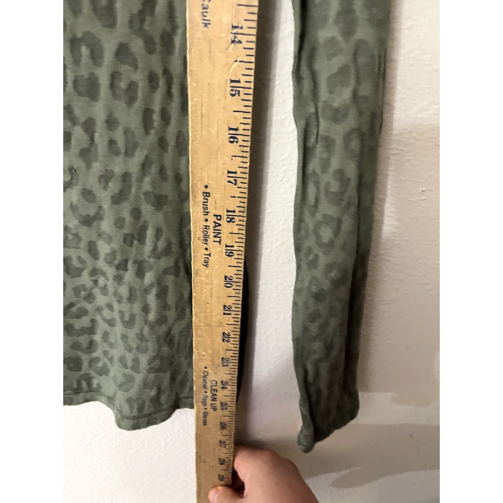 Express Express Women’s Green Animal Print Long Sleeve T-Shirt Sz S - Semi Sheer, Leopard Theme, Basic Style Size S / US 4 / IT 40 - 4 Thumbnail