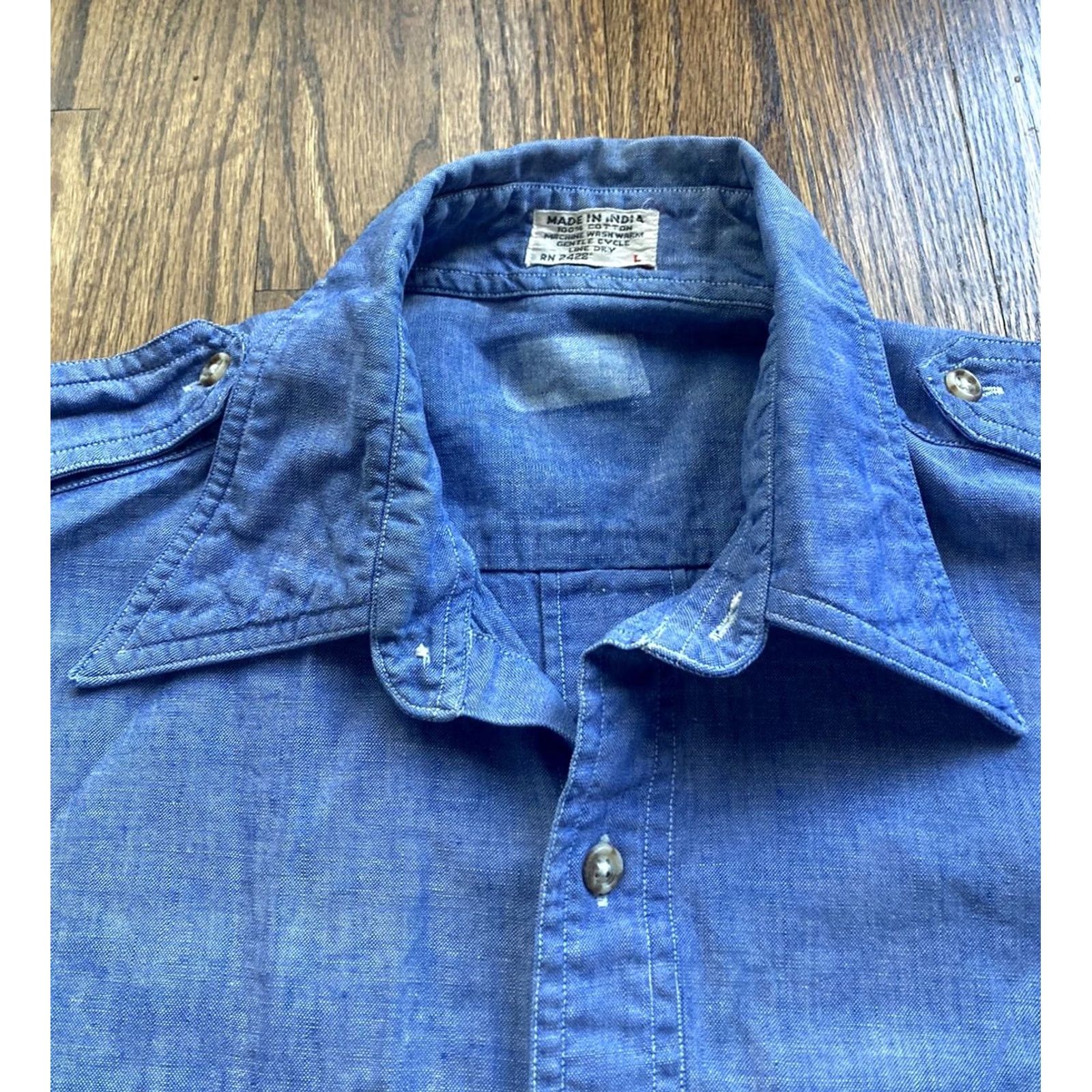 Epaulet VINTAGE Work Shirt Mens Size Large Blue 70s Chambray Uniform Epaulet Long Sleeve Size US L / EU 52-54 / 3 - 3 Thumbnail