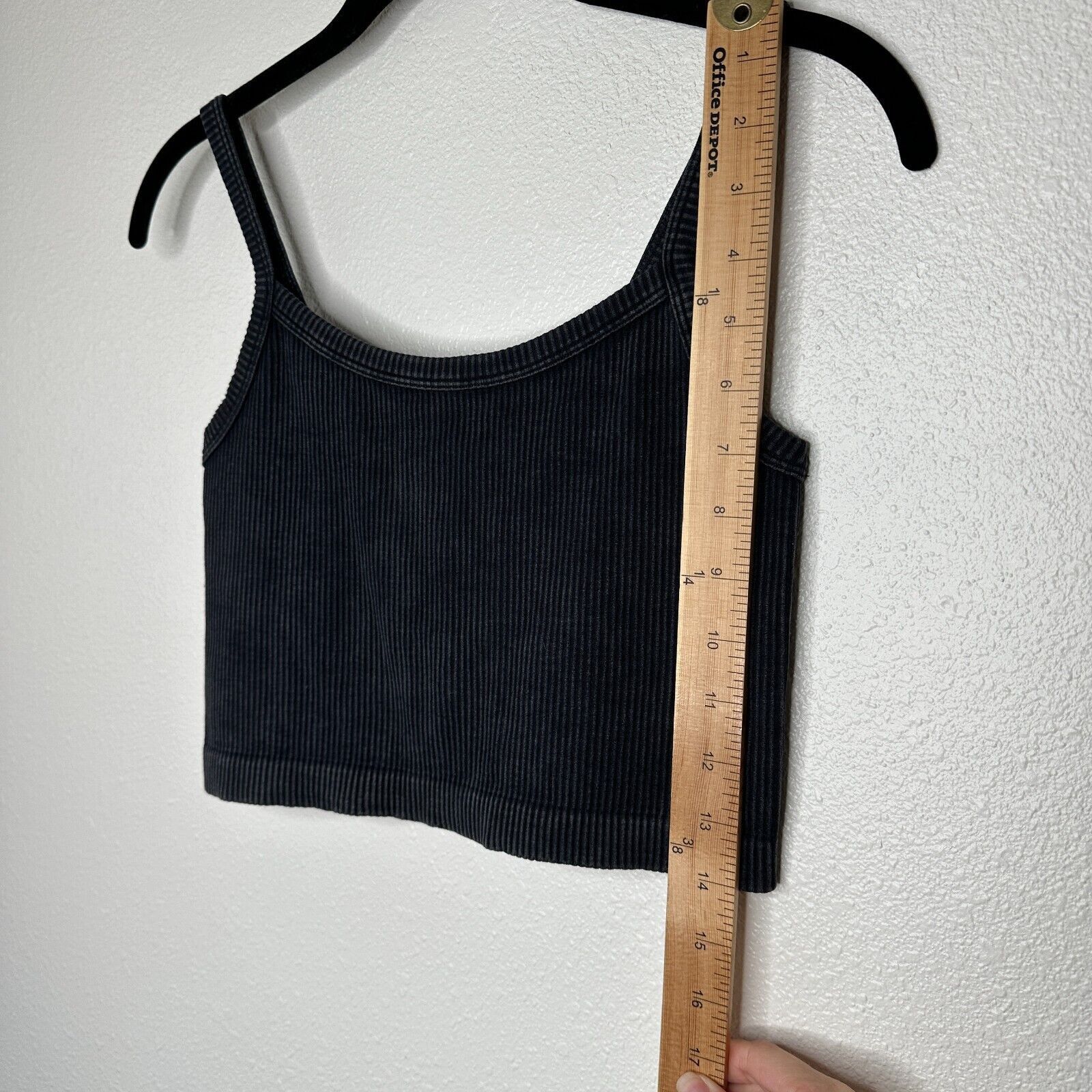 Forever 21 Forever 21 Black Square Neck Spaghetti Strap Crop Top S / M Size S / US 4 / IT 40 - 7 Thumbnail