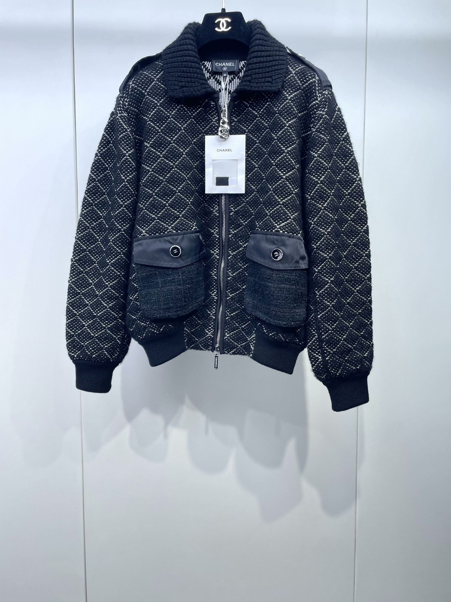 Chanel Chanel 25B Quilted Knit Jacket Size XS / US 0-2 / IT 36-38 - 1 Thumbnail