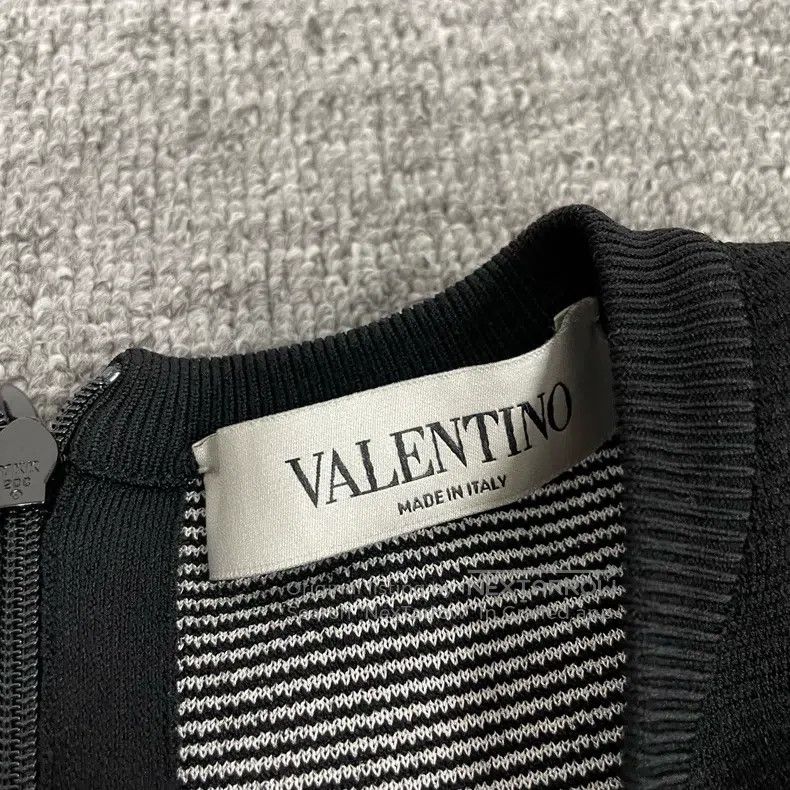Valentino Valentino knitted dresses Size L / US 10 / IT 46 - 4 Thumbnail