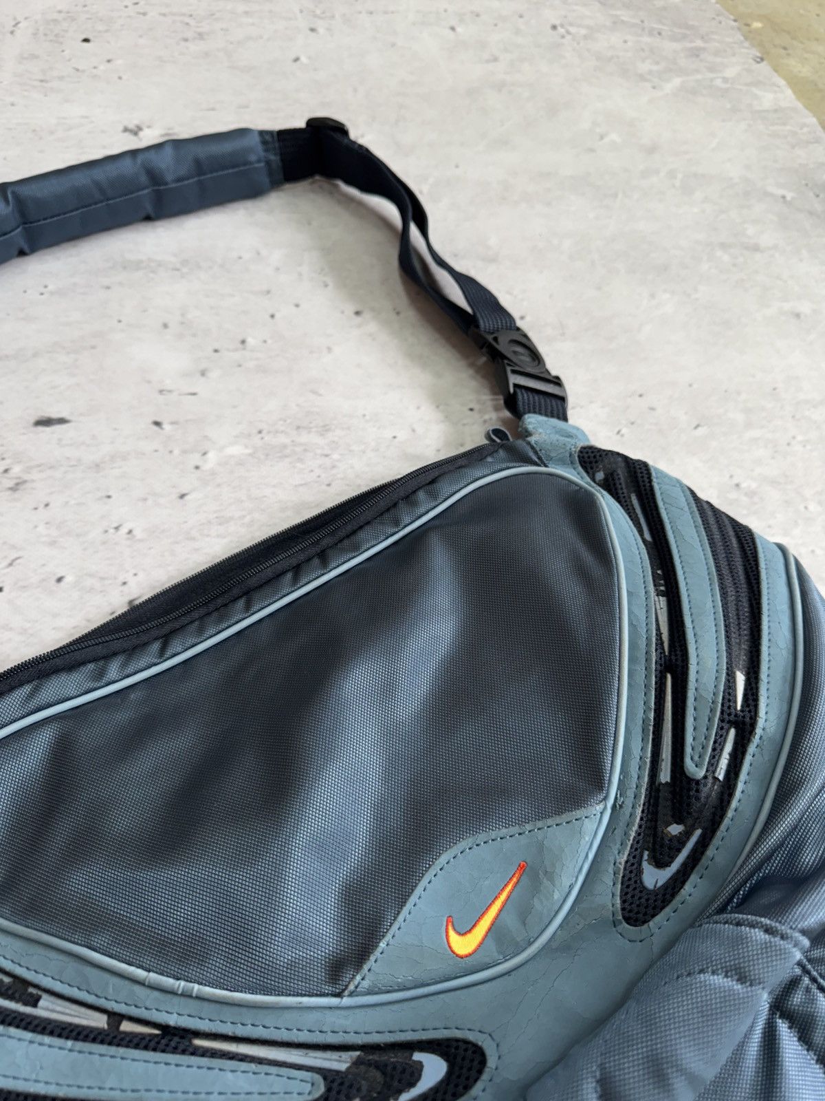 Nike × Vintage NIKE VINTAGE BASIC LOGO 00s 90s PINTEREST STYLE SLING BAG Size ONE SIZE - 4 Thumbnail