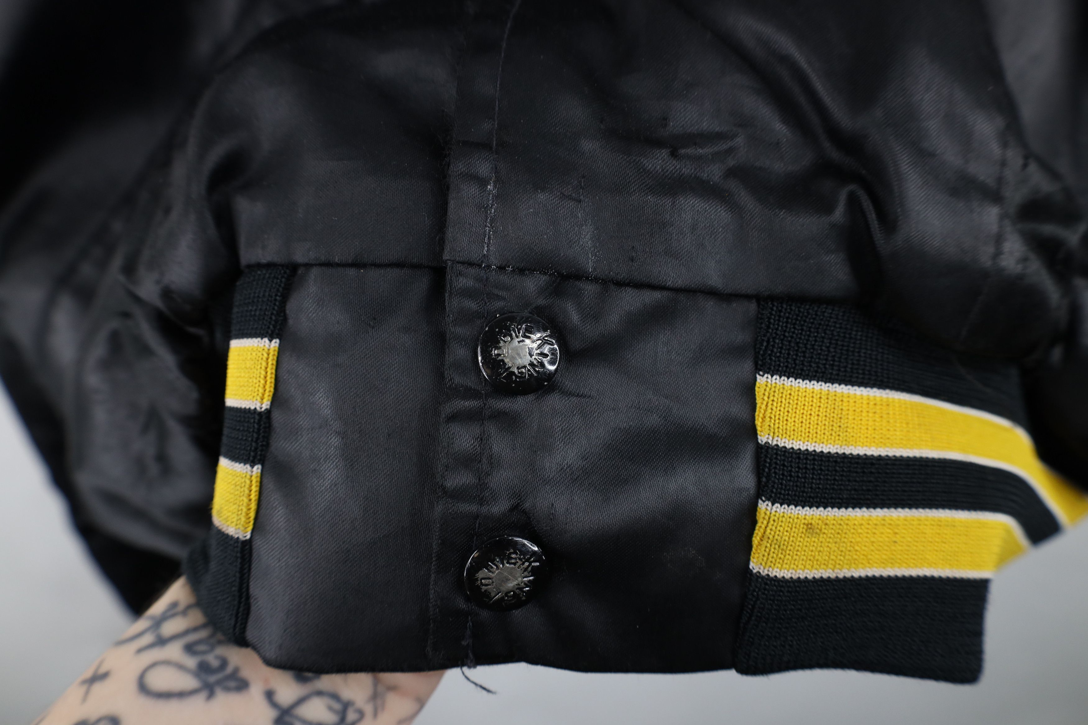 Vintage Vintage 80s American Tap Beer Satin Bomber Jacket Black USA Size L / US 10 / IT 46 - 7 Thumbnail