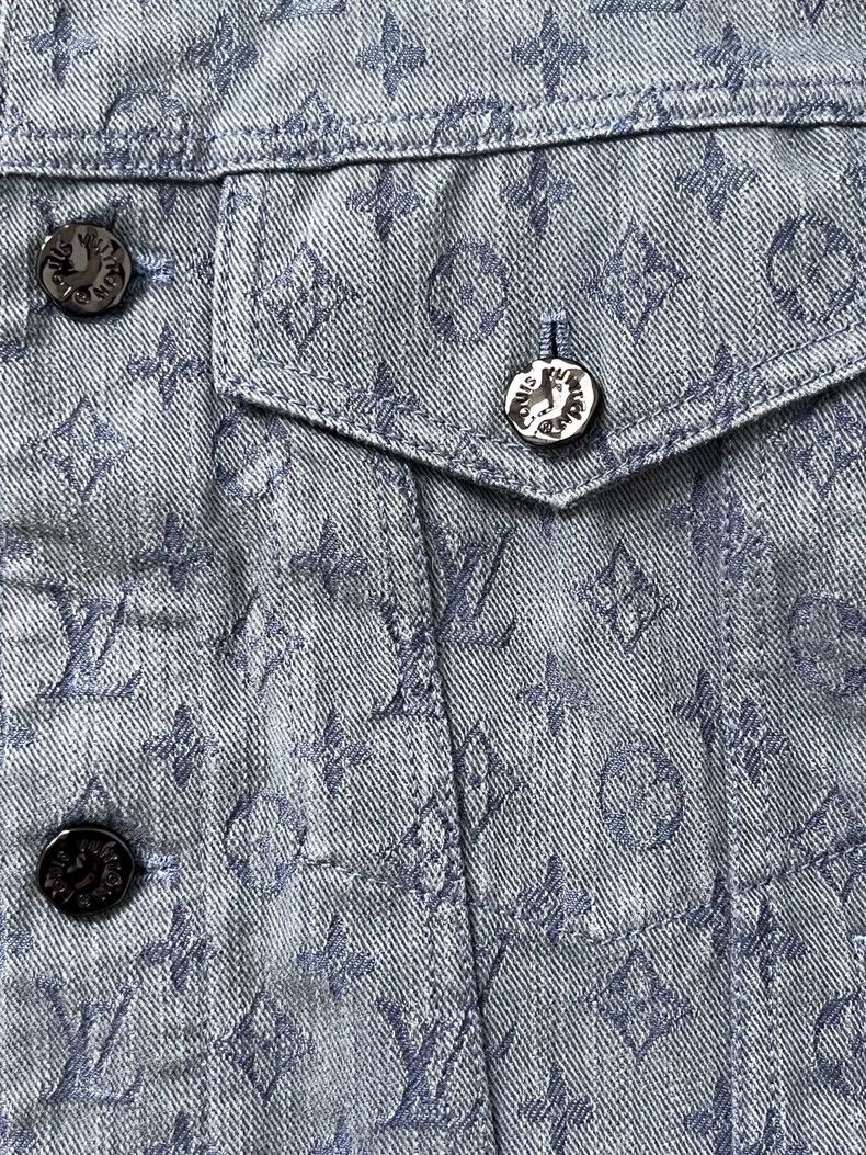 Louis Vuitton Louis Vuitton Logo full-print single-breasted casual long- Size US S / EU 44-46 / 1 - 3 Thumbnail