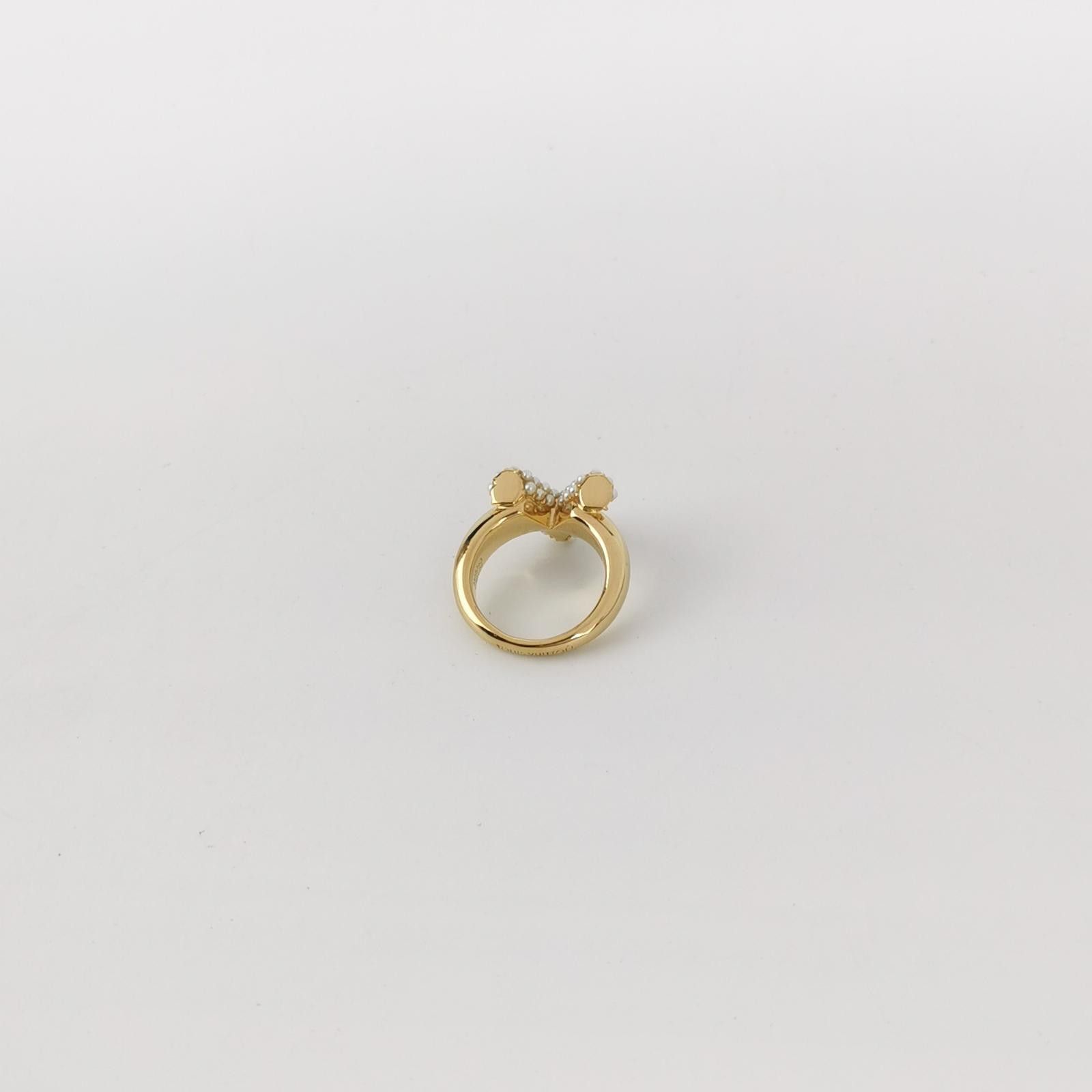 Louis Vuitton Louis Vuitton (LV) Essential V Imitation Pearl V Logo Ring Size ONE SIZE - 3 Thumbnail