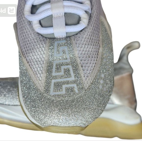 Versace Versace Silver Spackle Chain Reaction sneakers size 37.5 Size US 7.5 / IT 37.5 - 13 Thumbnail