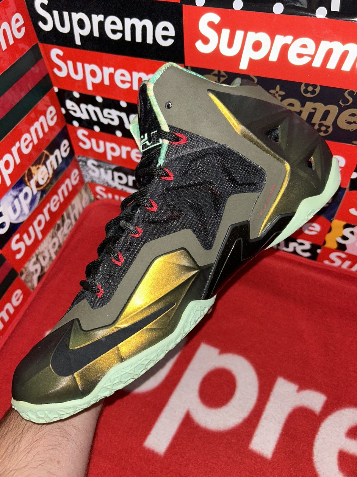 Nike Nike LeBron 11 King's Pride 616175-700 size 13 with box Size US 13 / EU 46 - 9 Thumbnail