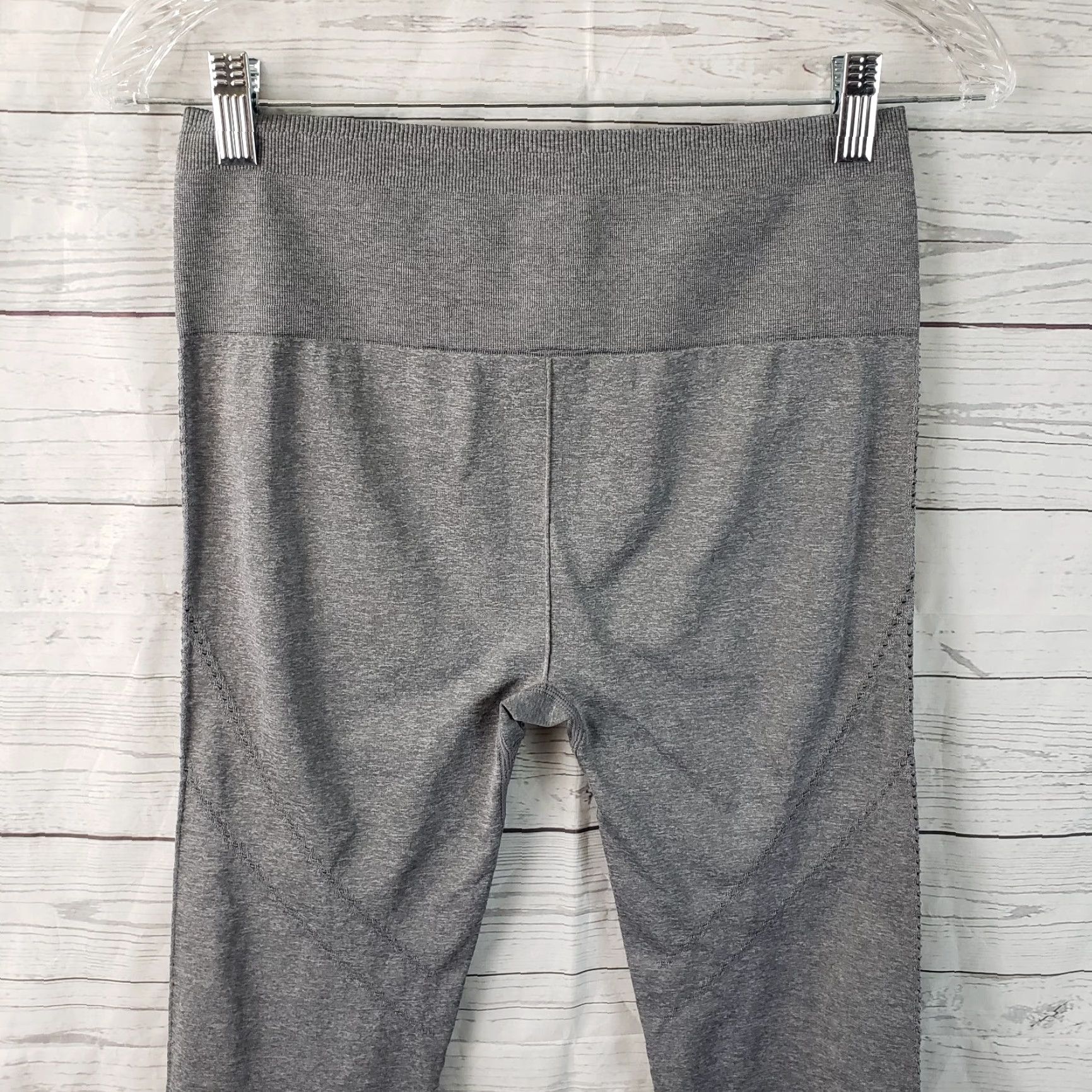 Fabletics Fabletics Leggings Cropped Seamless Gray High Rise M Womens Crop Leggings Regular Size Medium Size 32" / US 10 / IT 46 - 4 Thumbnail