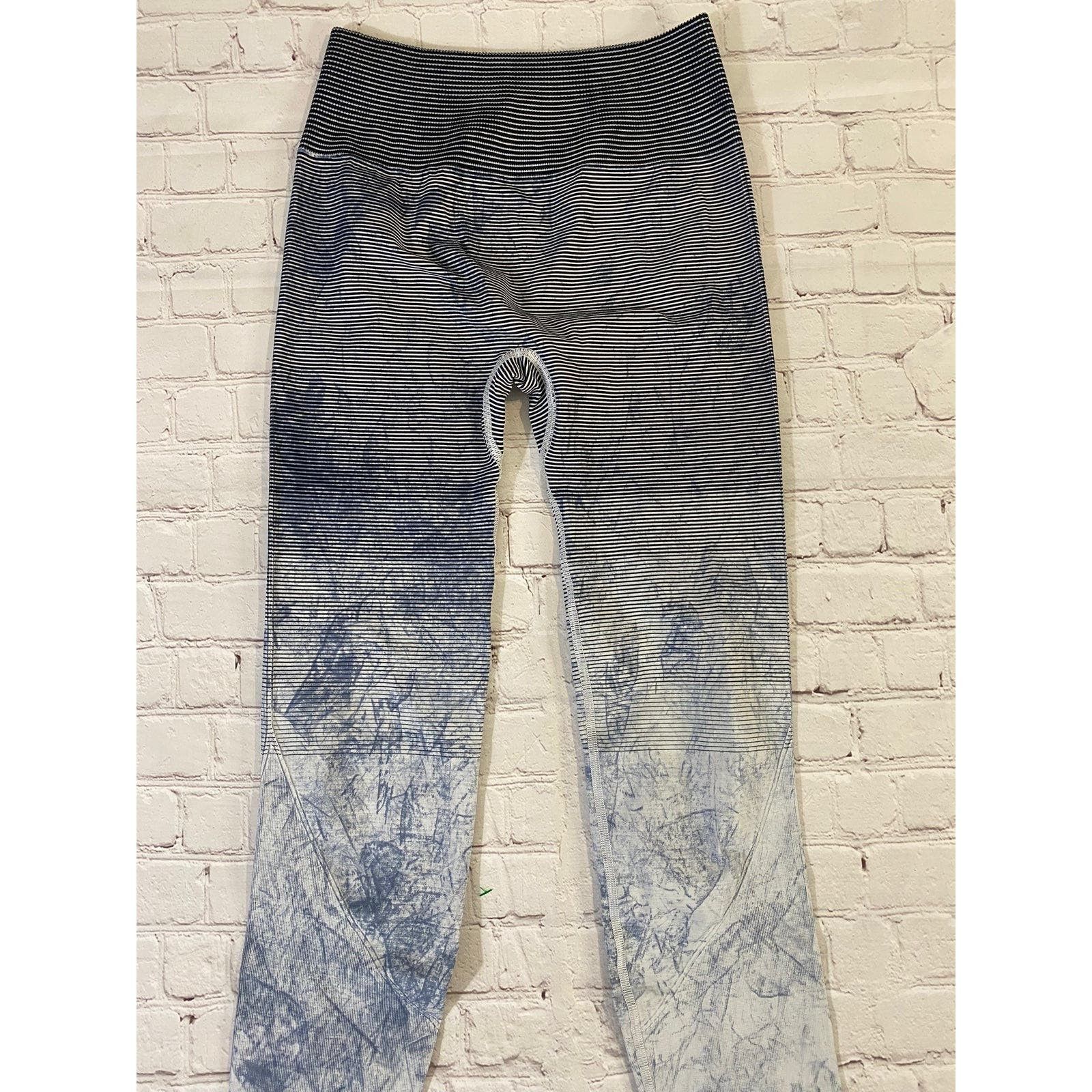 Lululemon lululemon leggings size 4 Size 27" / US 4 / IT 40 - 2 Thumbnail