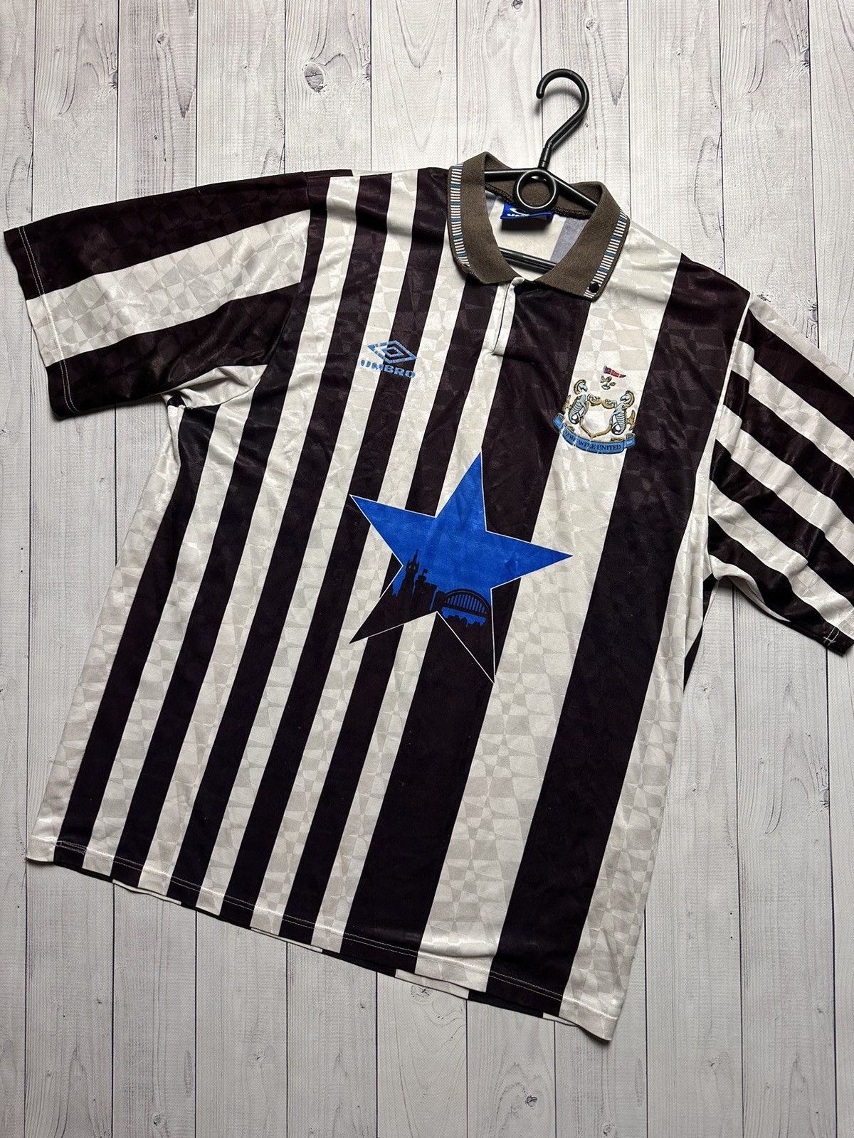 Umbro × Vintage Vintage New Castle United soccer jersey Umbro size XL logo Size US XL / EU 56 / 4 - 2 Thumbnail