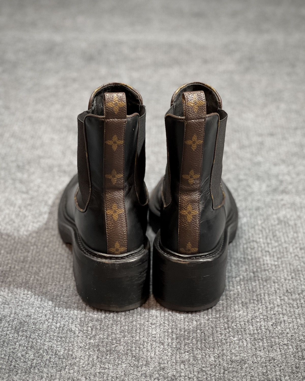Louis Vuitton Louis Vuitton Black Leather Monogram Chelsea Boot Size US 8.5 / IT 38.5 - 7 Thumbnail