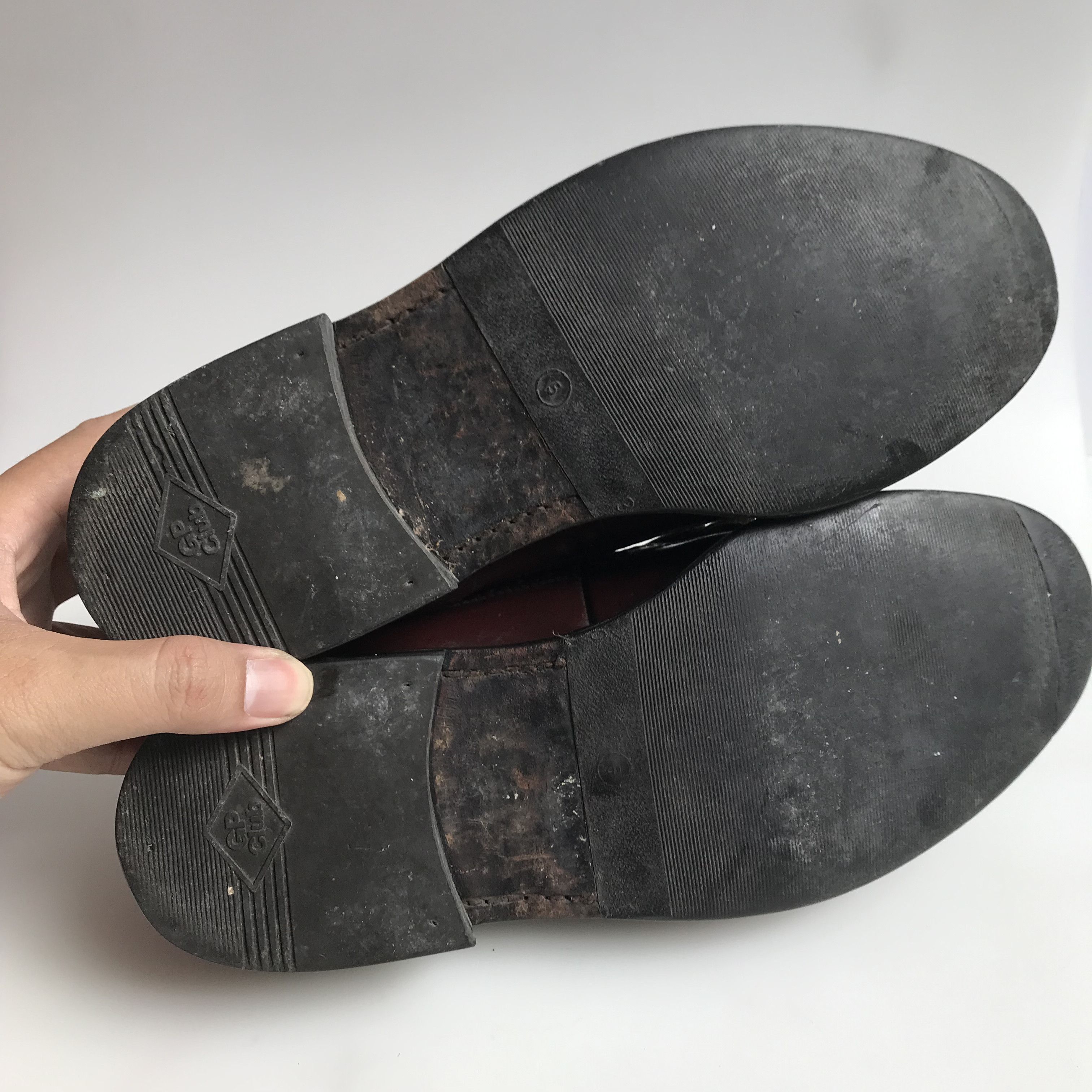 Clarks Vintage Clarks city Penny loafer tassle Wine oxblood shoes Size US 6.5 / EU 39-40 - 4 Thumbnail