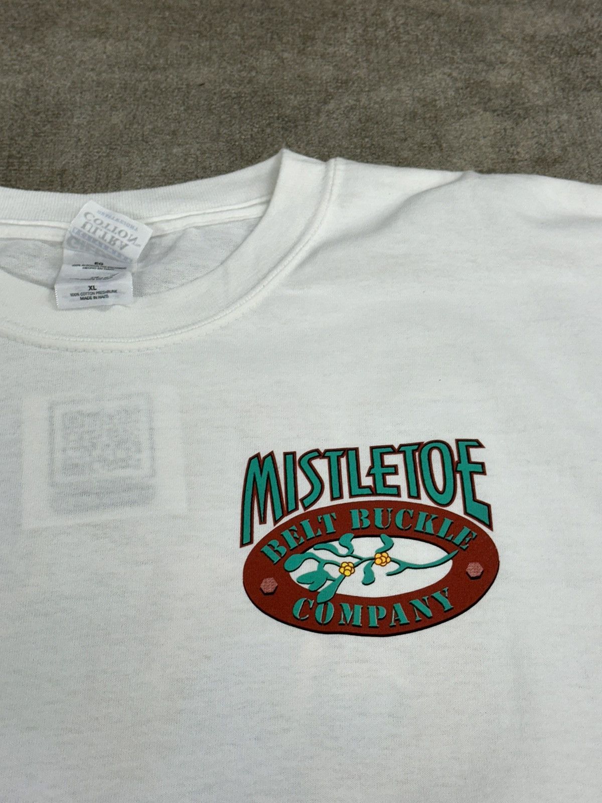 Gildan × Vintage Vintage 90s Mistletoe Belt Company Office T-Shirt Size US XL / EU 56 / 4 - 4 Thumbnail