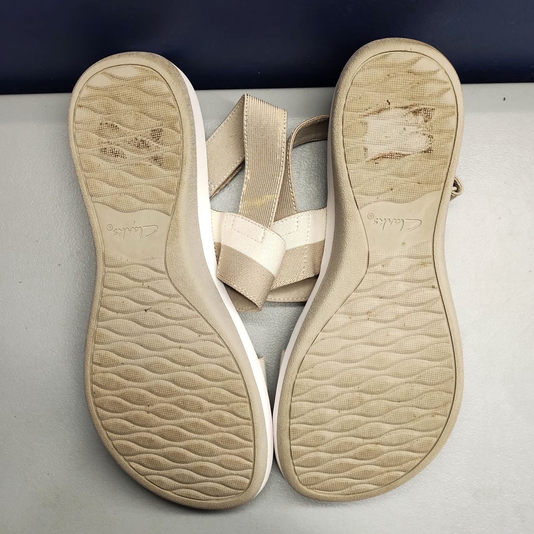 Clarks Clarks Cloudsteppers Sandals Womens Size 11 Gray White Cushioned Hook & Loop Size US 11 / IT 41 - 7 Thumbnail