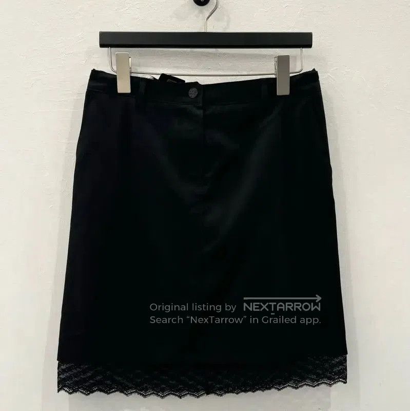 Chanel Chanel Black Wool Skirt with Lace Hem . Size 23" - 1 Thumbnail