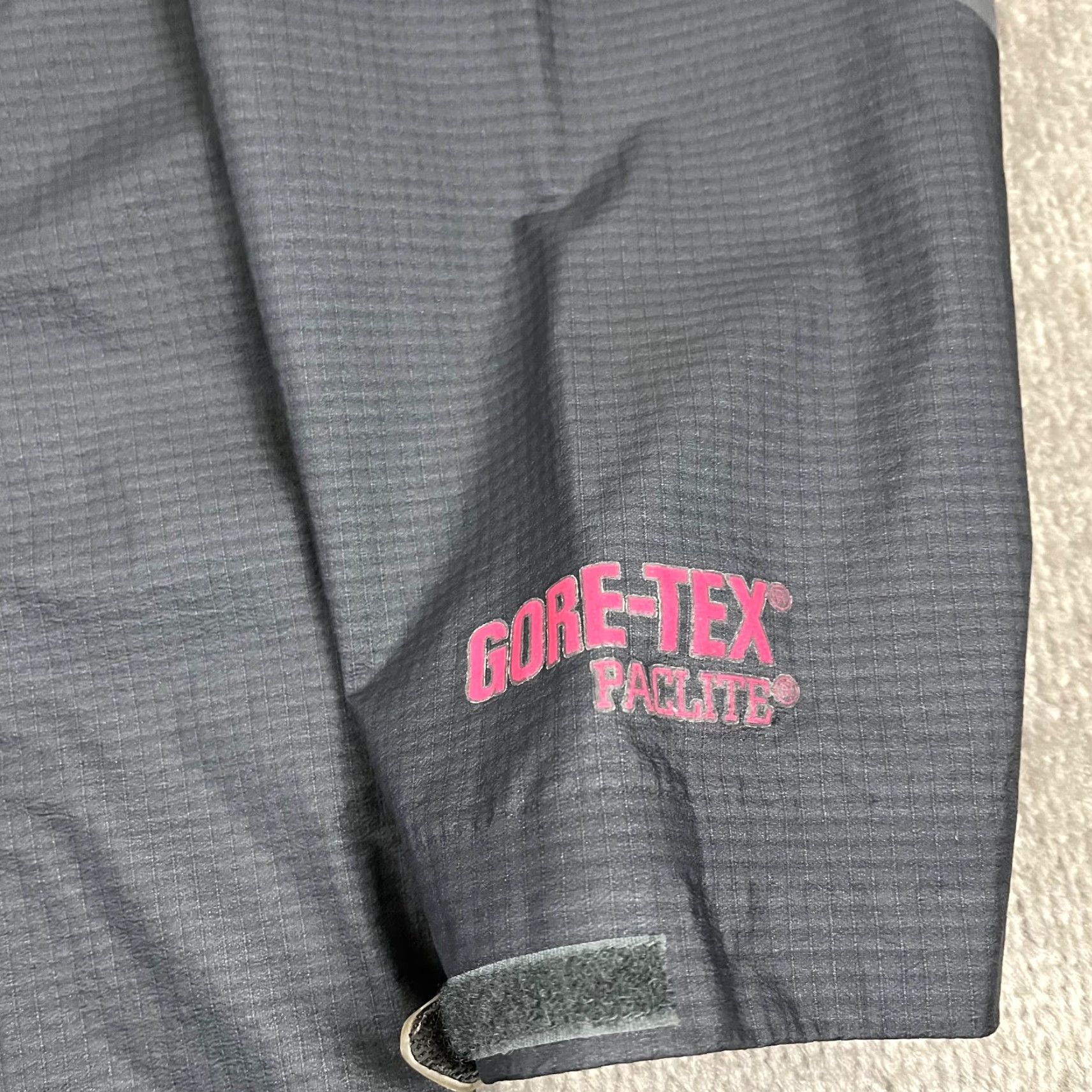 Eastern Mountain Sports EMS Jacket Women Large Gray Goretex Rain Paclite Hooded - Outdoor, Lightweight, Breathable, Zipped Pockets, Athletic Fit, Jacket Size L / US 10 / IT 46 - 4 Thumbnail