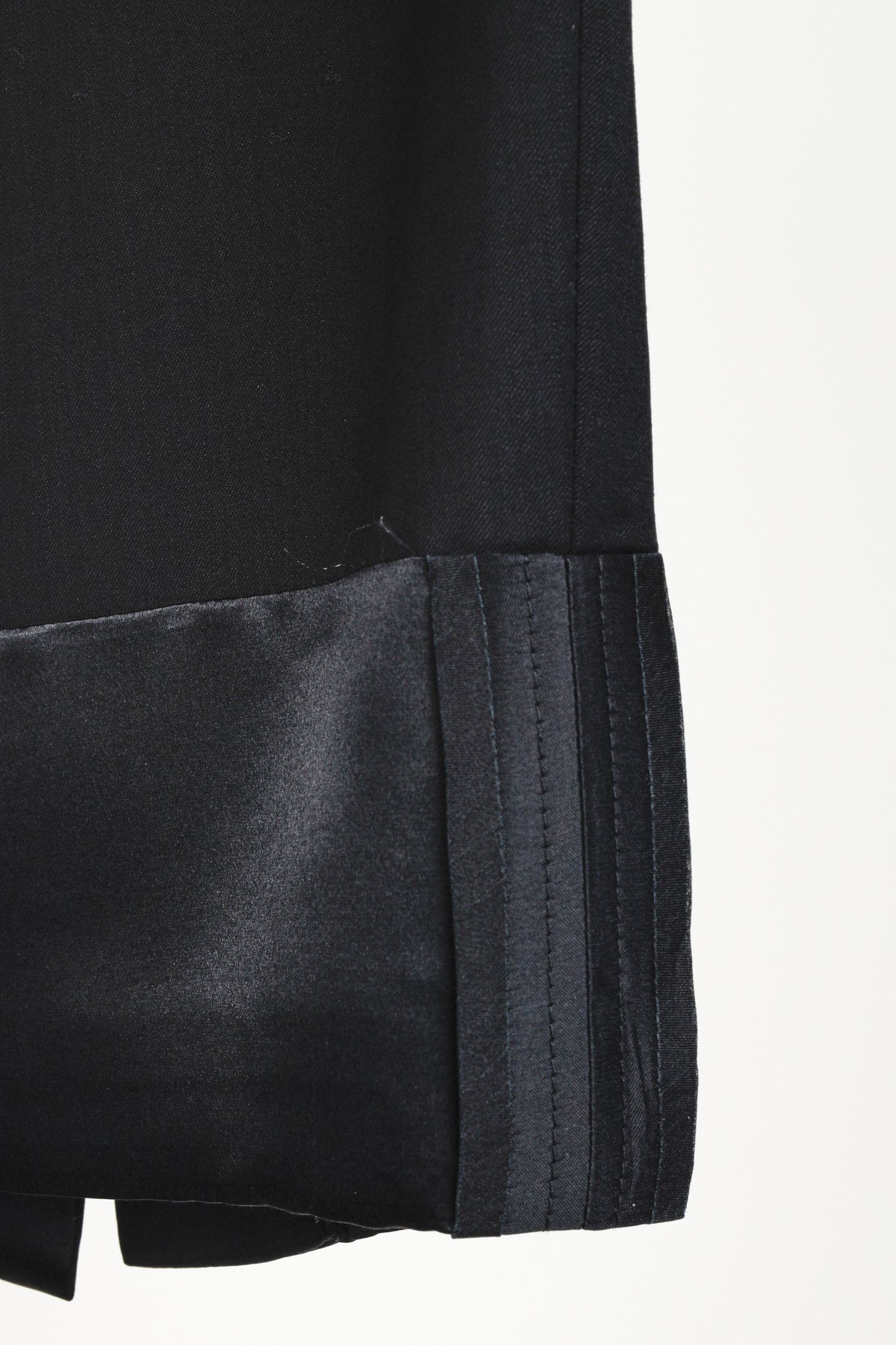 L.A.M.B. L.A.M.B. Vintage Black Wool and Satin Pencil Skirt Size 29" - 6 Thumbnail