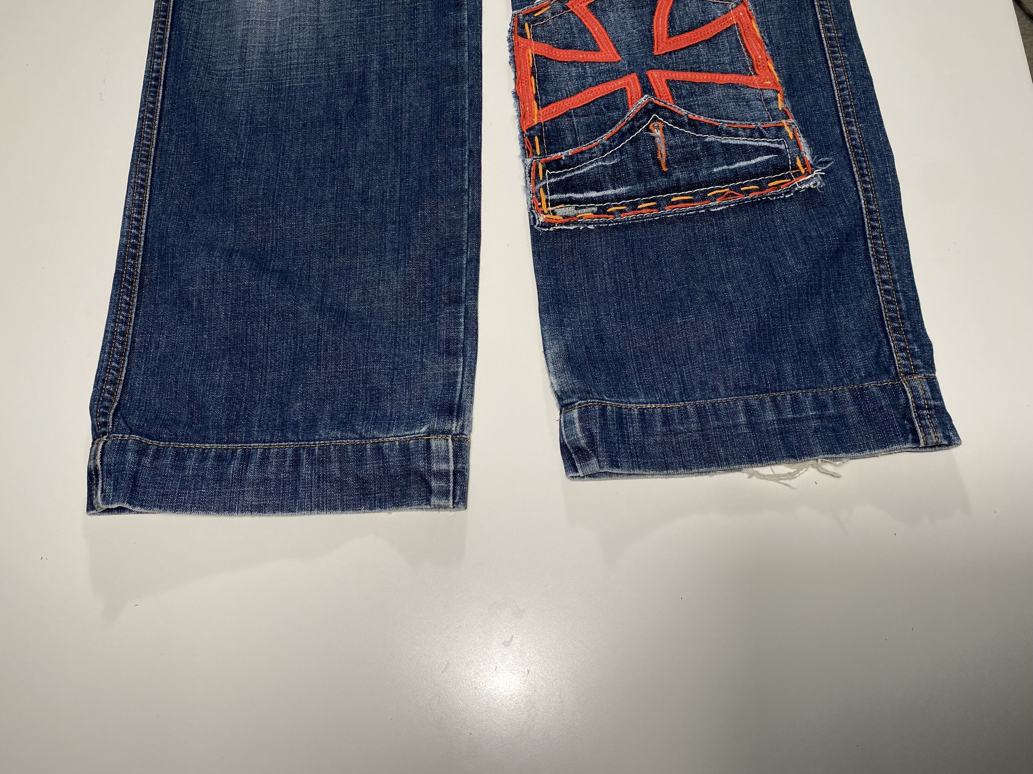 Diesel Vintage Diesel Industry Cross/Skull Motif Relaxed Fit Jeans Size US 32 / EU 48 - 3 Thumbnail