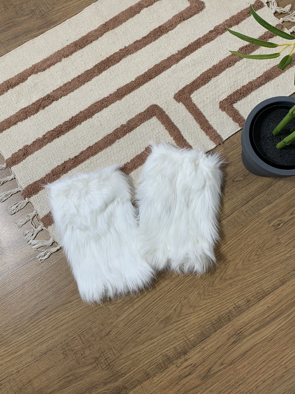 Vintage VINTAGE 2000s FLUFFY LEG GAITERS Size ONE SIZE - 3 Thumbnail