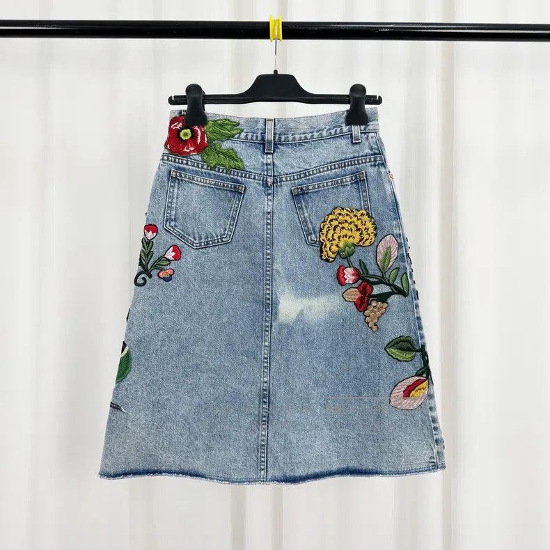 Gucci Gucci Embroidered floral multi-element denim skirt Size 26" / US 2 / IT 38 - 2 Thumbnail