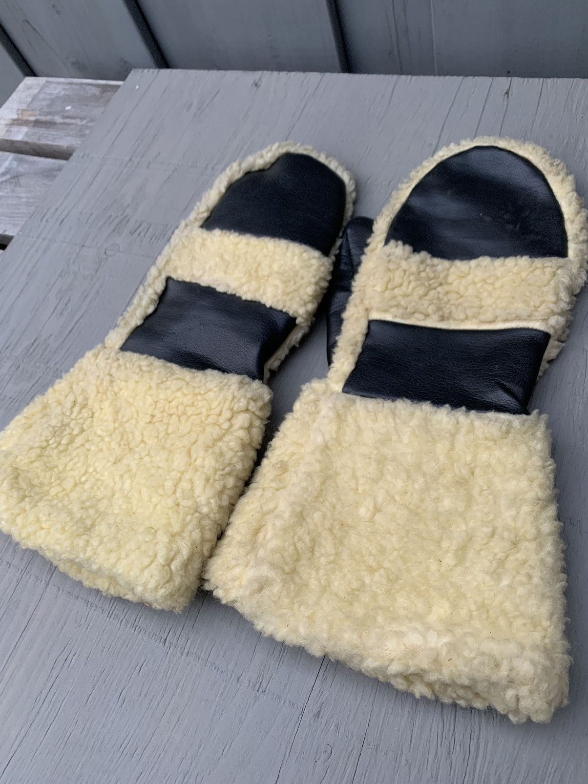 Vintage Vintage Shearling Mittens Vegan Leather Wool Sheepskin 90s Size ONE SIZE - 5 Thumbnail