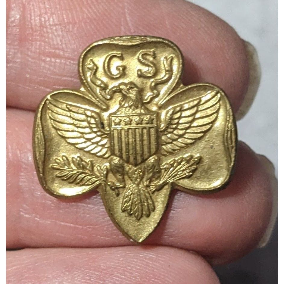 Other Vintage Gold Tone Girl Scouts Embossed Brooch Size ONE SIZE - 3 Thumbnail