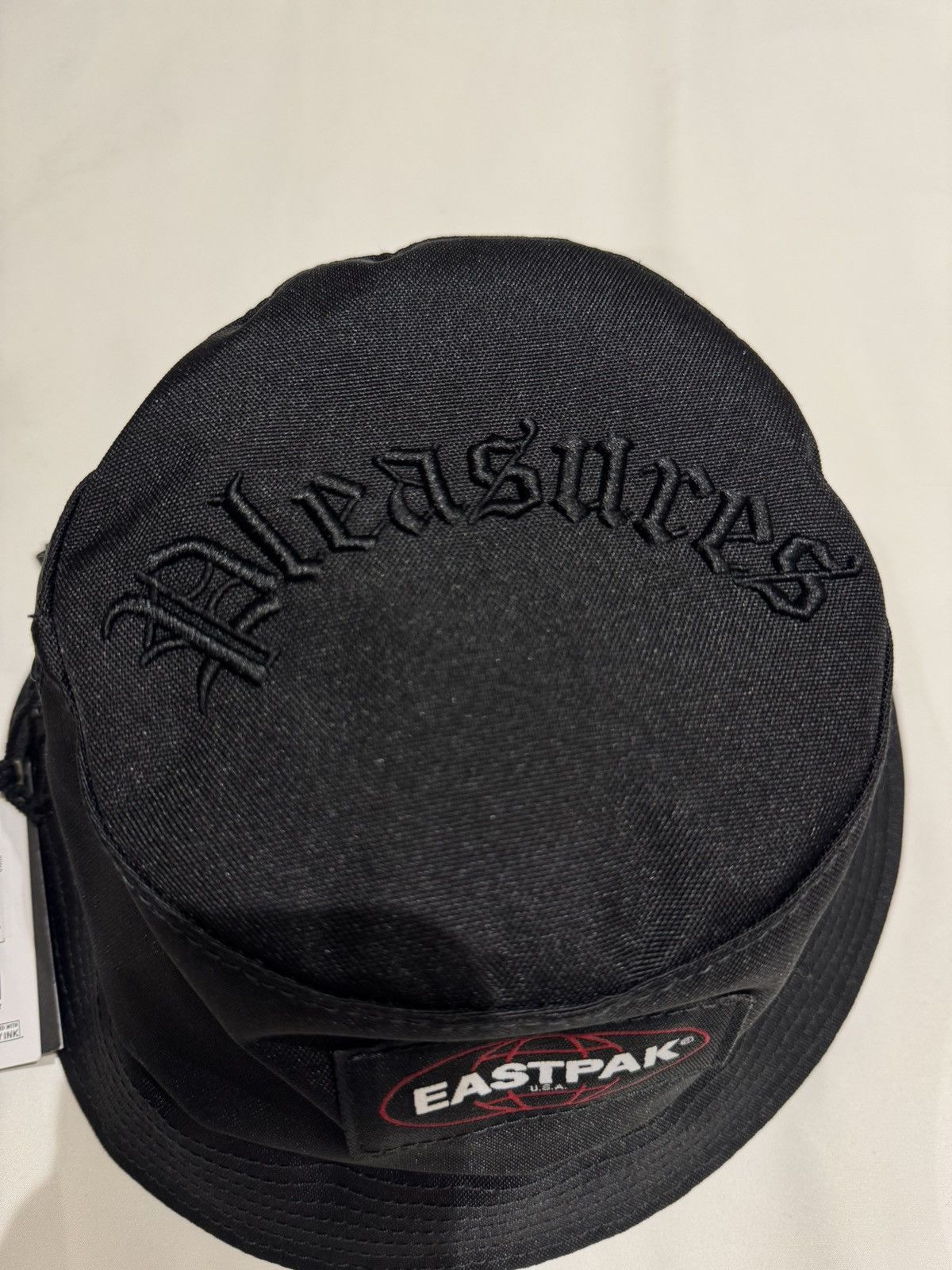 Eastpak Eastpak X Pleasures Bucket Crossbody Hat Size ONE SIZE - 2 Thumbnail