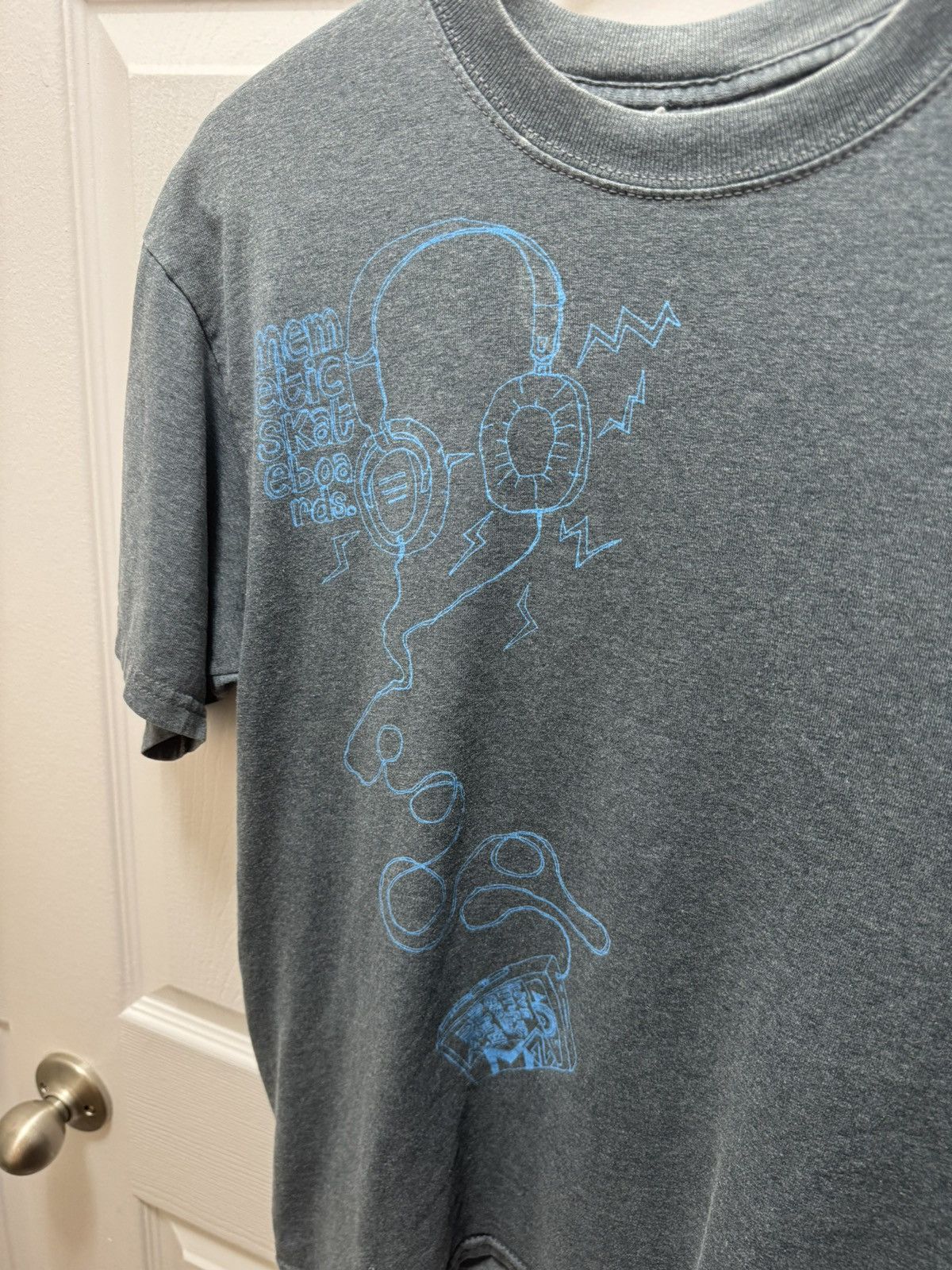 Vintage Vintage Wired Headphones MP3 Y2K Teal Graphic Shirt Size US M / EU 48-50 / 2 - 3 Thumbnail