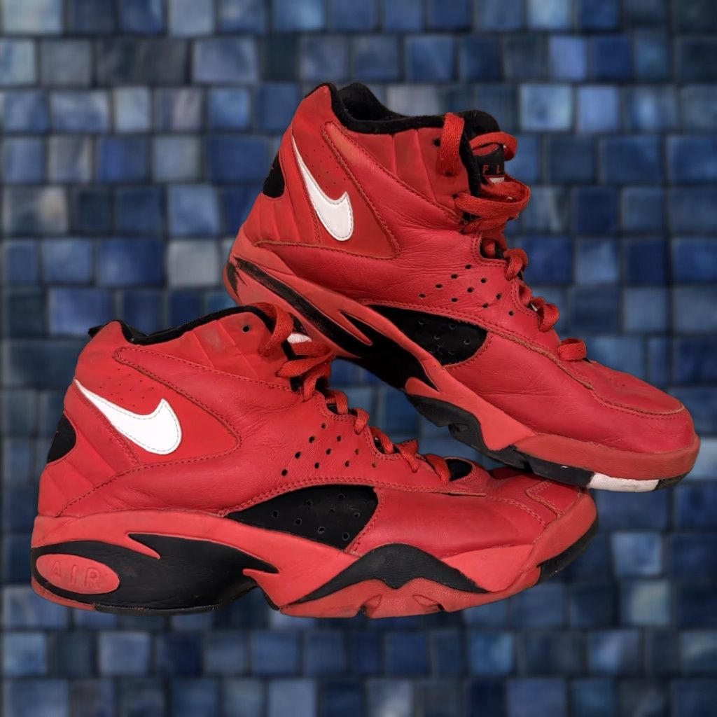VINTAGE Nike Air Maestro 2 II QS Trifecta Red Black Think 16 Size 9.5 AJ9281-600 Men Sneaker Basketball Nike Air QS 2018