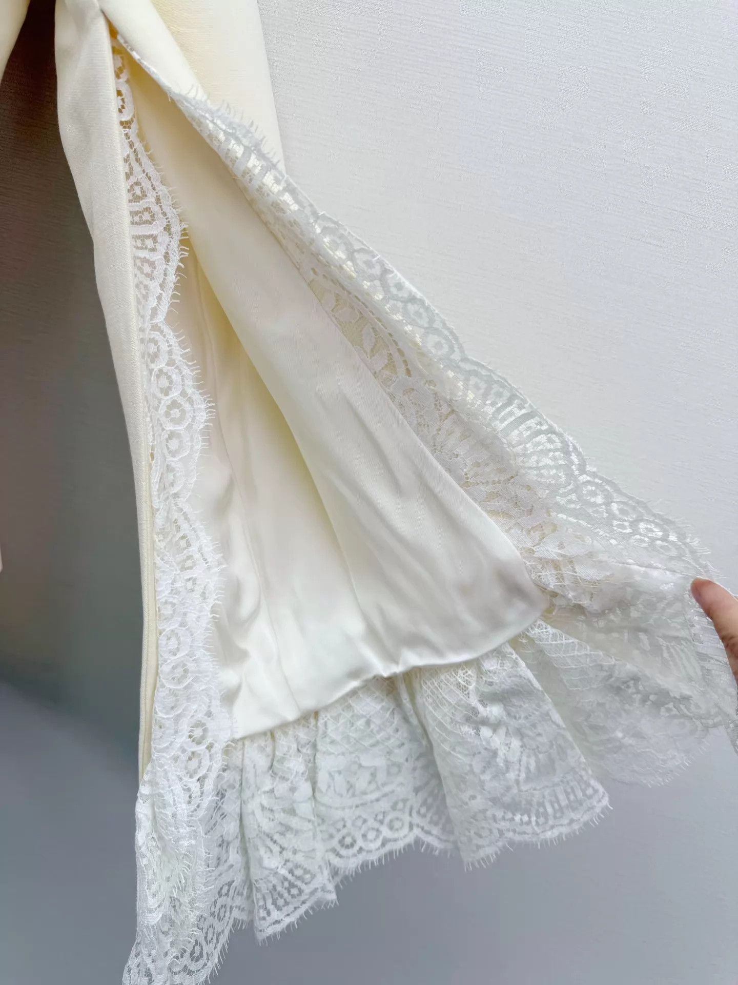 Alexander McQueen Alexander McQueen lace panel blazer 40 Authentic cream white Size S / US 4 / IT 40 - 4 Thumbnail