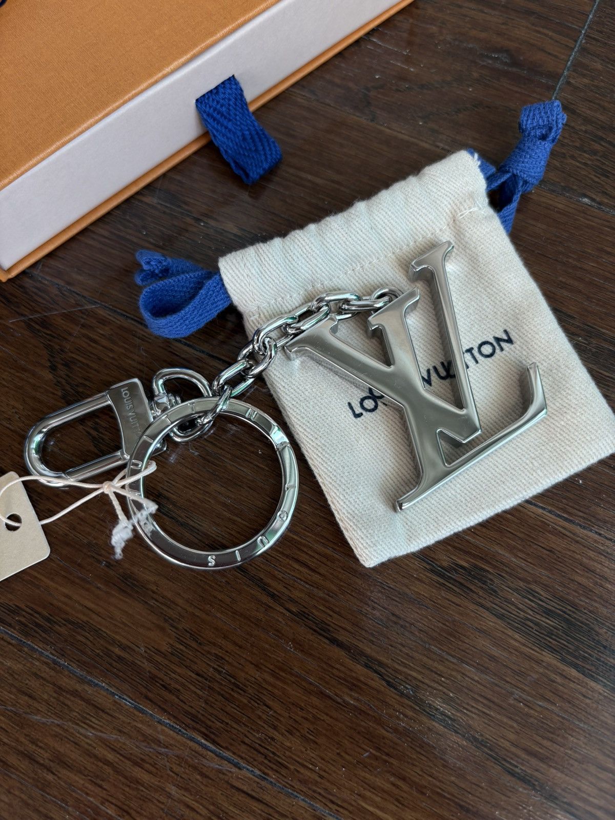 Louis Vuitton Louis Vuitton LV Initials Logo Keychain Charm Size ONE SIZE - 2 Thumbnail