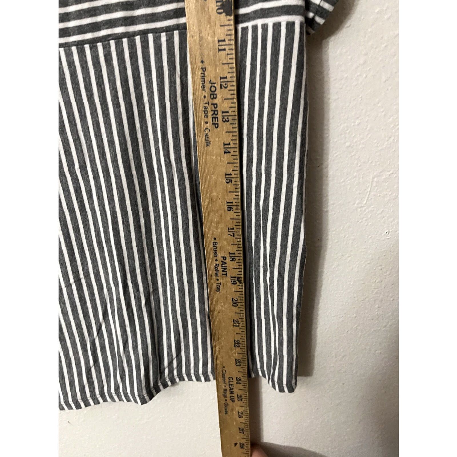 Vintage Tahari Shirt Women Size Medium Gray White Striped Short Sleeve Round Neck Stretch Size M / US 6-8 / IT 42-44 - 4 Thumbnail