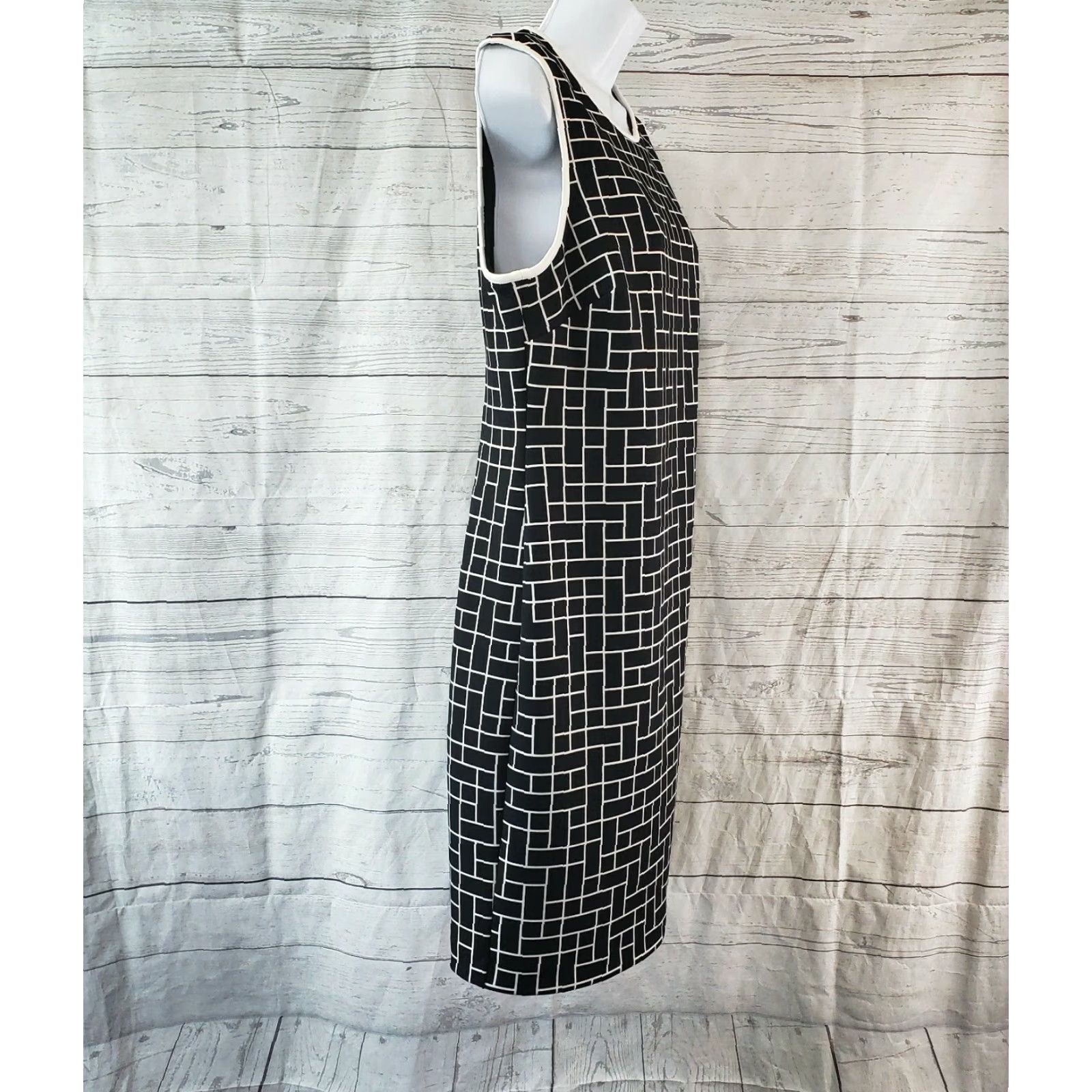 Vince Camuto Vince Camuto Womens Dress Sz 10 Black White Geometric Sleeveless Sheath Vintage No (adjusted to fit rules?) Size L / US 10 / IT 46 - 3 Thumbnail