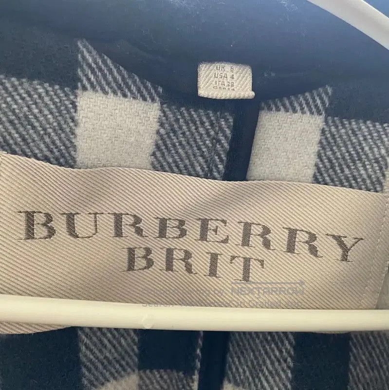 Burberry Burberry Women's Black Wool Coat with Fur Hood. Size S / US 4 / IT 40 - 4 Thumbnail