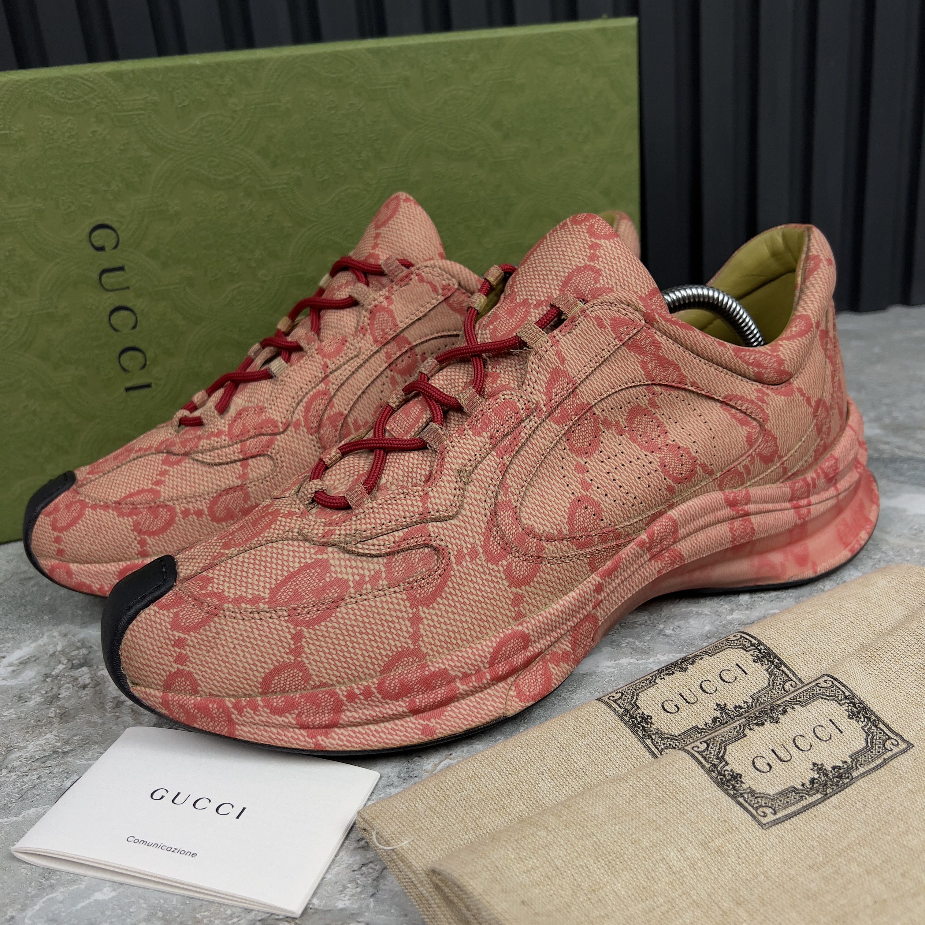 Gucci Gucci Run GG Supreme Monogram Trainers Sneakers Leather Size US 10 / EU 43 - 1 Thumbnail