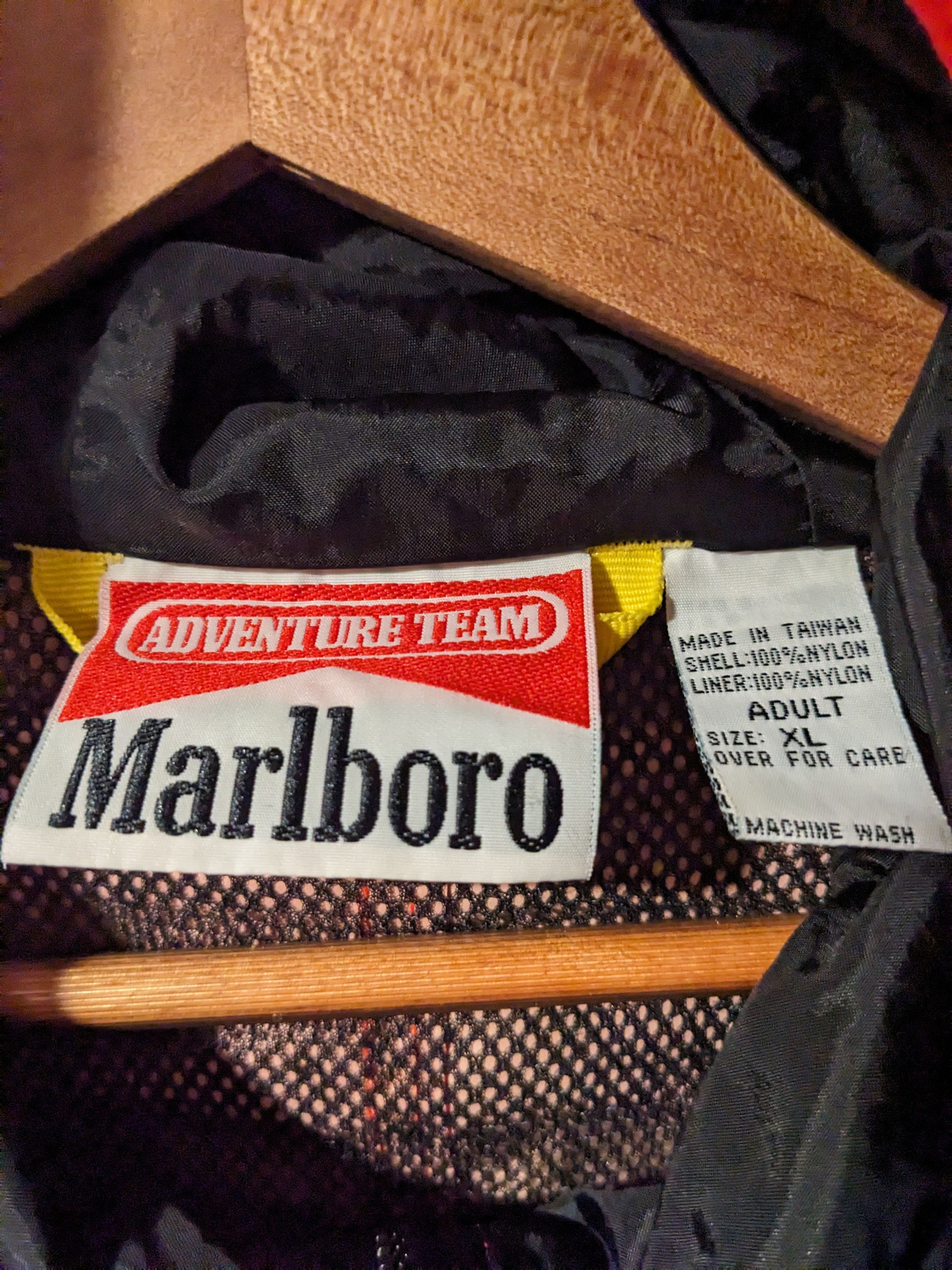 Marlboro × Vintage Vintage 90s Marlboro Adventure Team Red X-Large Windbreaker Size US XL / EU 56 / 4 - 3 Thumbnail