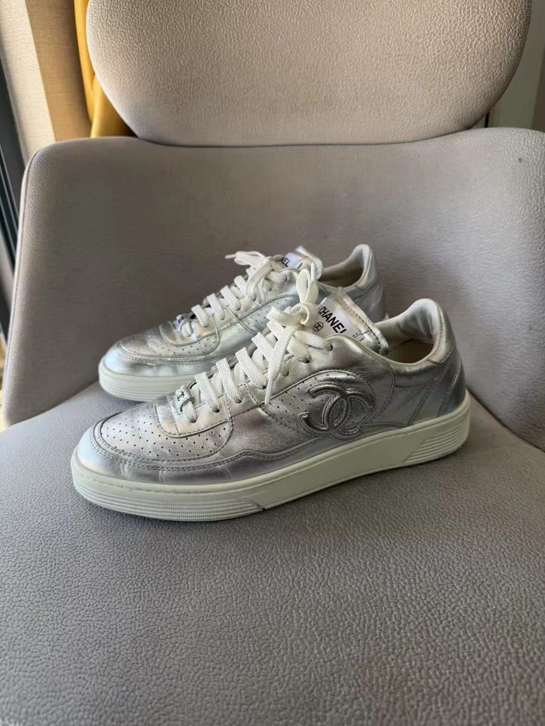 CHANEL Silver Horn King Round Toe Sneakers 41 24 New 98