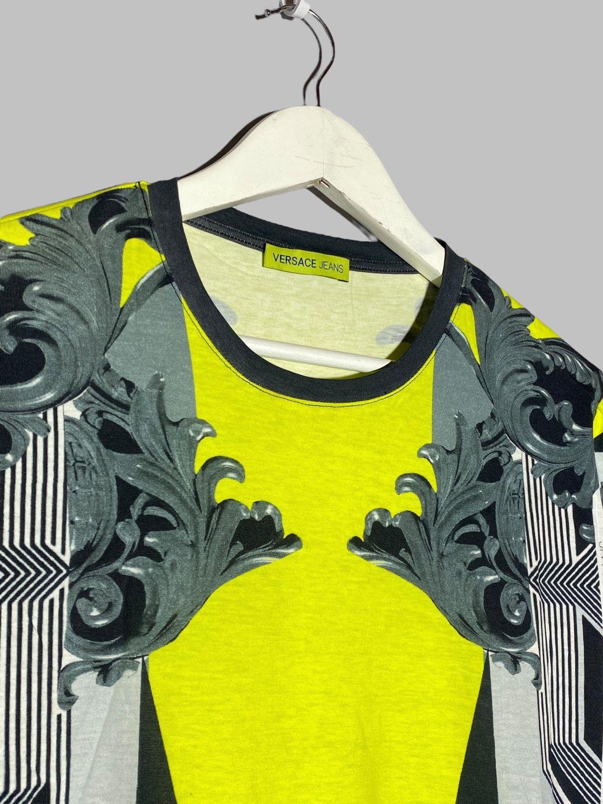 Versace Jeans Couture Versace Jeans Baroque All Over Print T-shirt Size US XS / EU 42 / 0 - 3 Thumbnail
