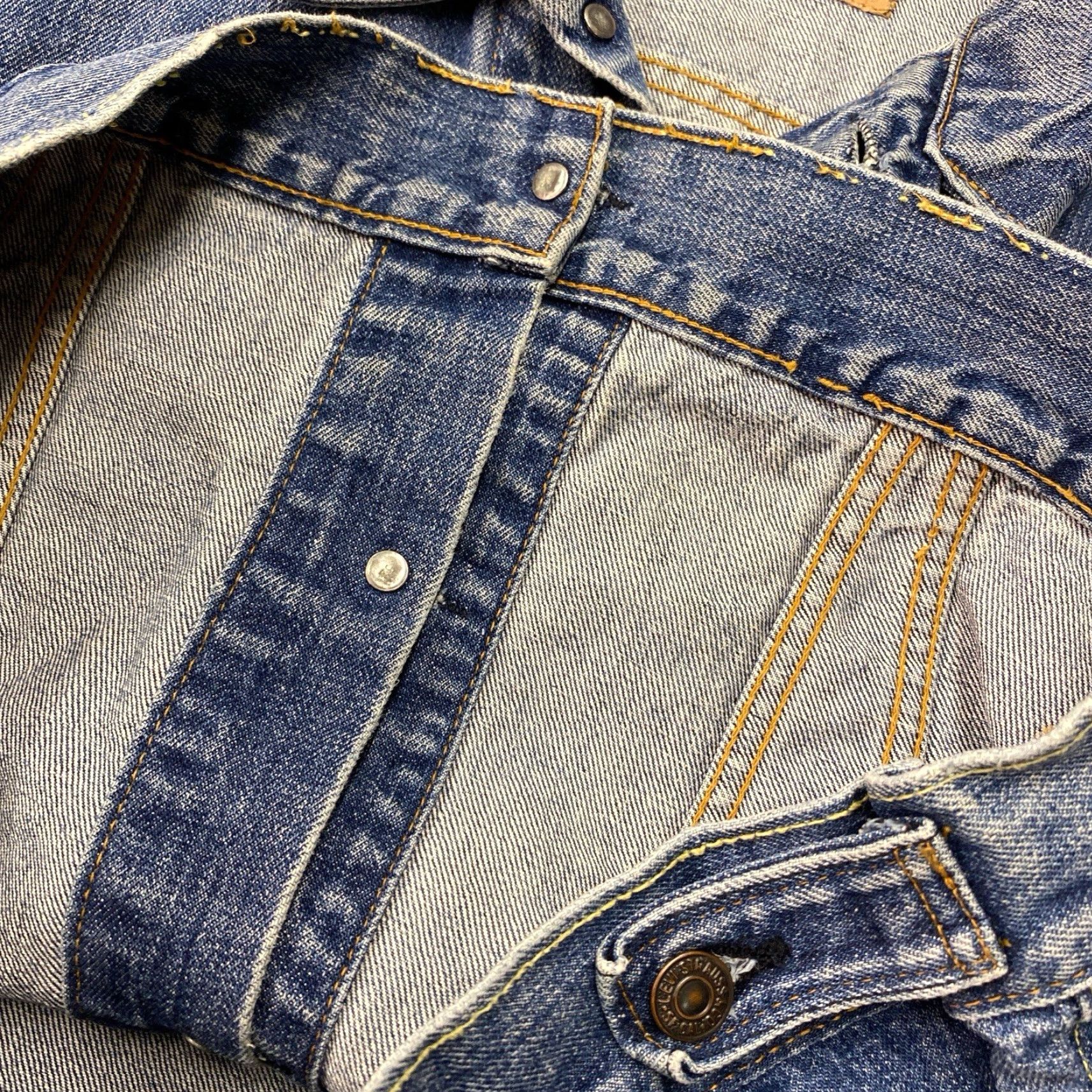 Levi's VINTAGE Levi's Trucker Denim Jacket Men Regular Blue 58 cm Chest See measurements Denim Jacket Winter Autumn Spring Summer - Mens Size US S / EU 44-46 / 1 - 7 Thumbnail