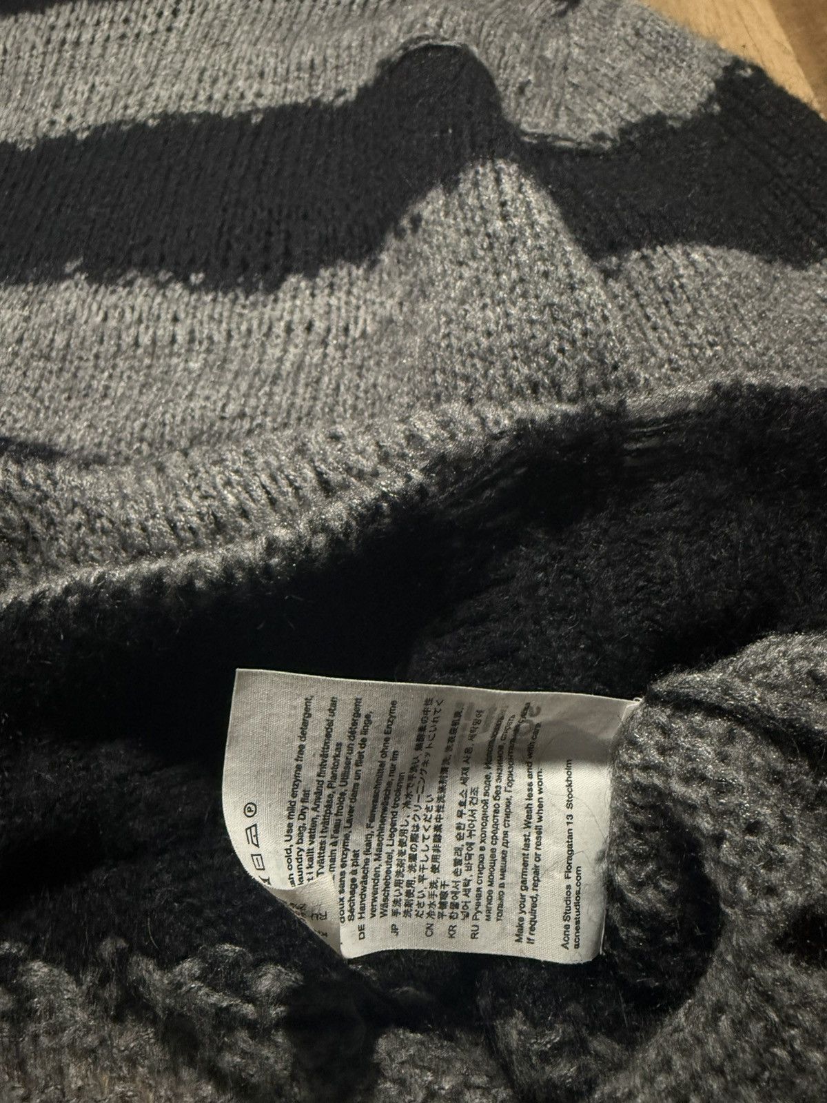 Acne Studios Acne Studios Distressed Multi Color Sweater Size US XS / EU 42 / 0 - 5 Thumbnail