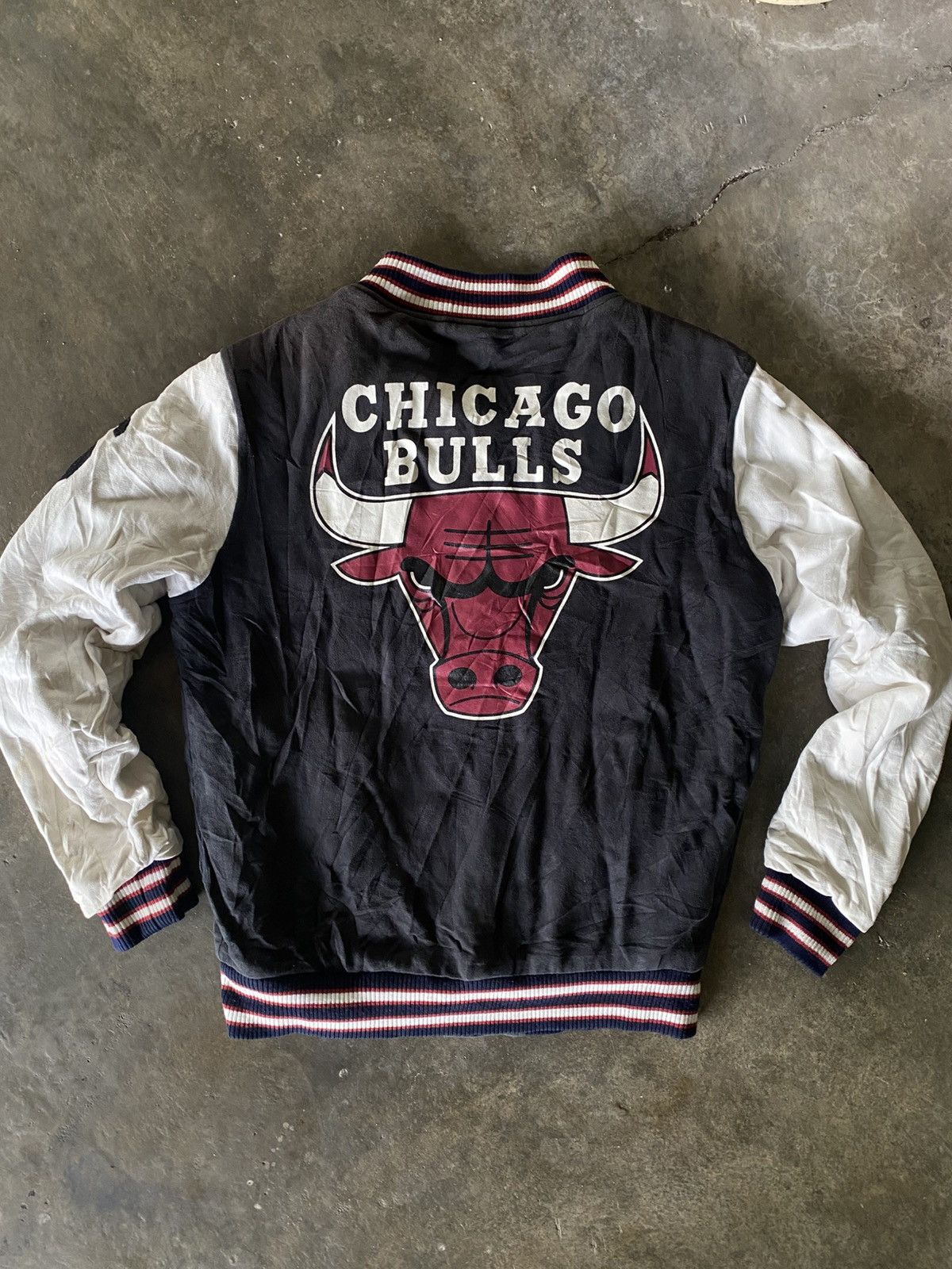 NBA VTG Chicago Bulls Backhit Bulls Varsity Jacket 🔥 Size US M / EU 48-50 / 2 - 2 Thumbnail