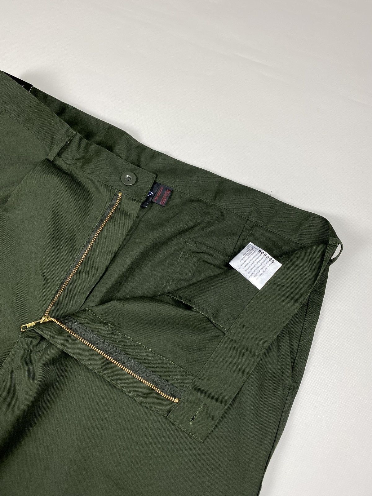 Dickies BNWT! Dickies Workwear men’s cargo pants trousers Size US 42 / EU 58 - 14 Thumbnail