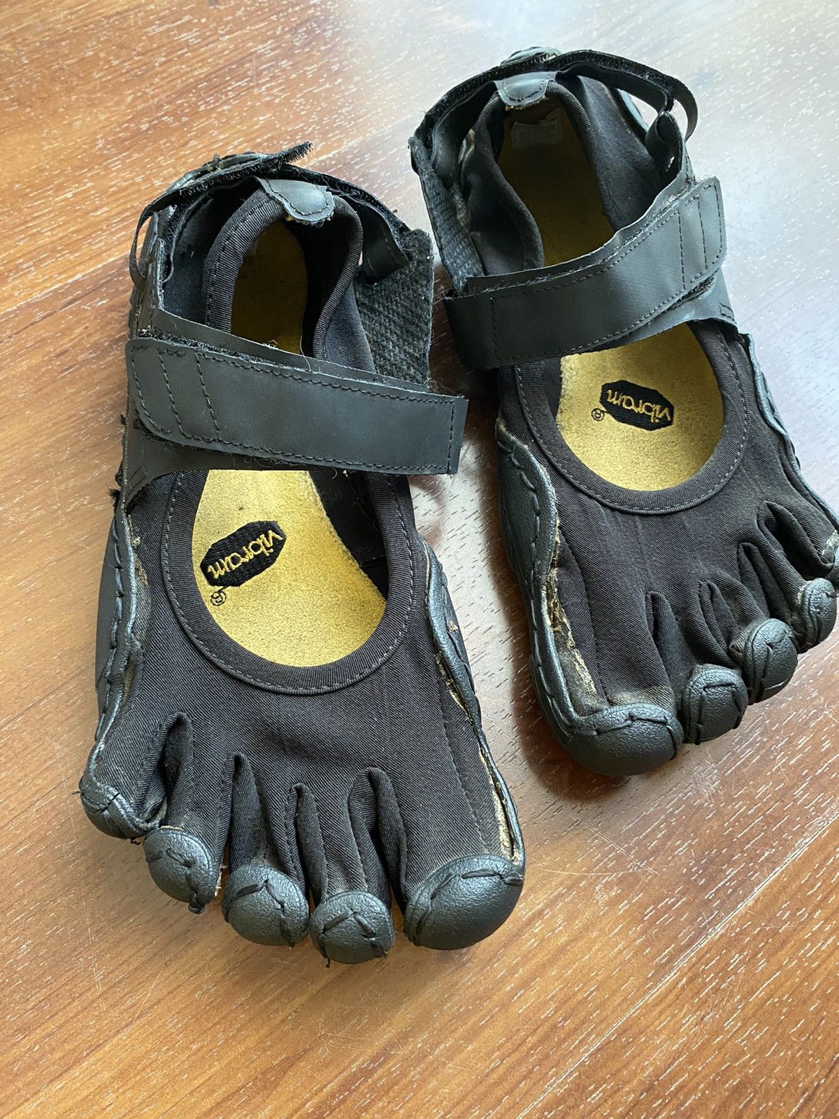 Vibram Vibram Five Fingers black shoes with front straps Size US 8.5 / EU 41-42 - 5 Thumbnail