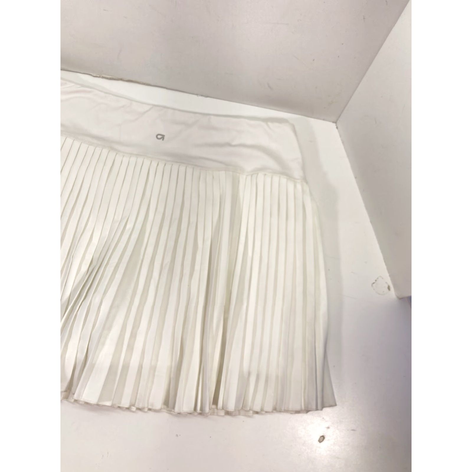 Gap Gap Fit Pleated Skort Skirt Shorts Women 2XL White Pickleball Tennis Golf NWOT Mens/ Womens Size 40" / US 18 - 2 Thumbnail