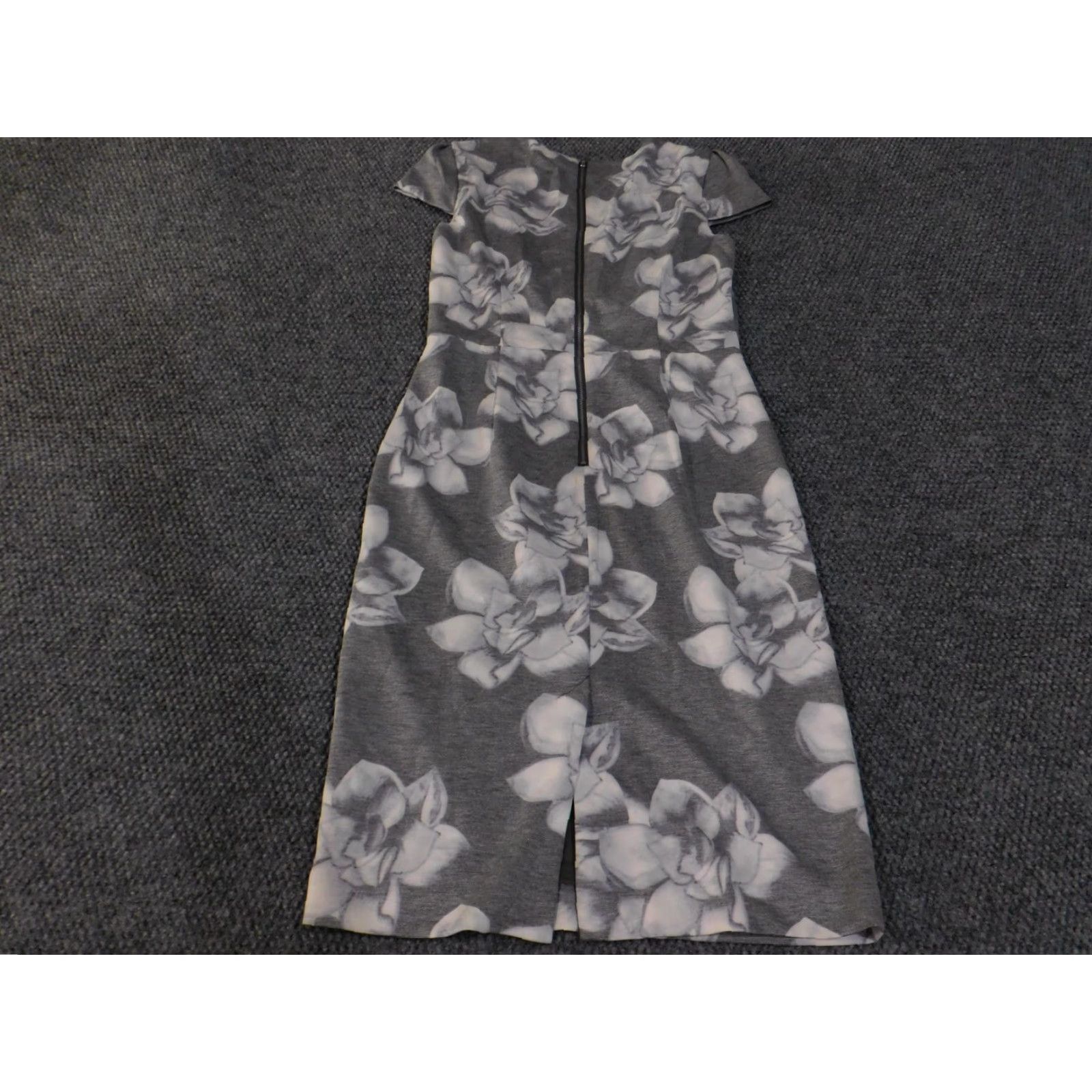 Betsey Johnson Betsey Johnson Dress Womens 6 Gray White Floral Sheath Short Sleeve Back Zip Size 28" / US 6 / IT 42 - 6 Thumbnail