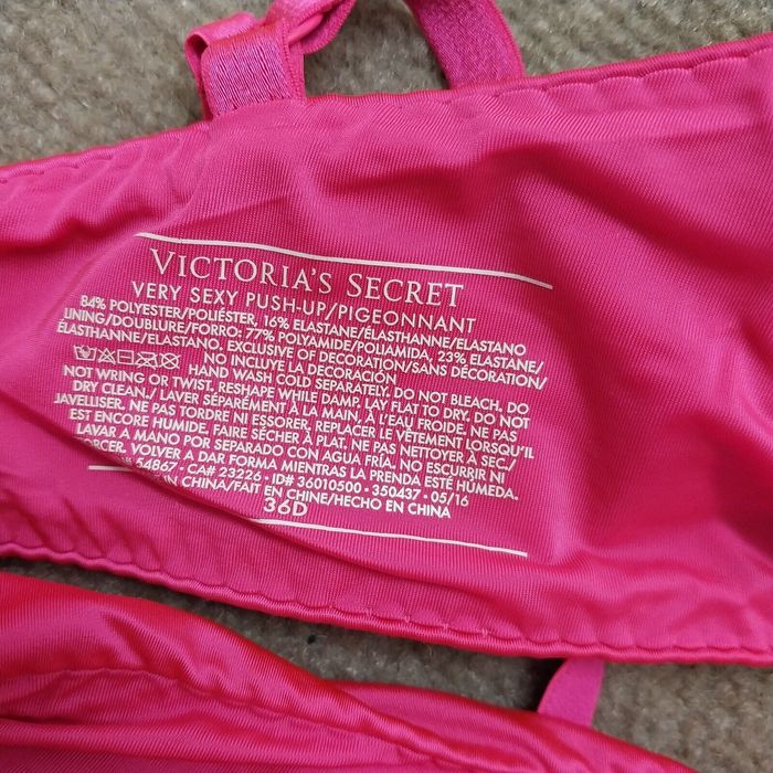 Victoria's Secret Push Up Bra Size 36D Pigeonnant