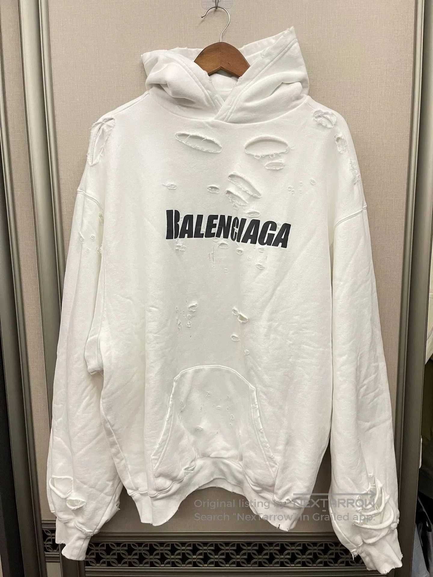 Balenciaga balenciaga destroyed white hoodie with logo. Size US XS / EU 42 / 0 - 1 Thumbnail