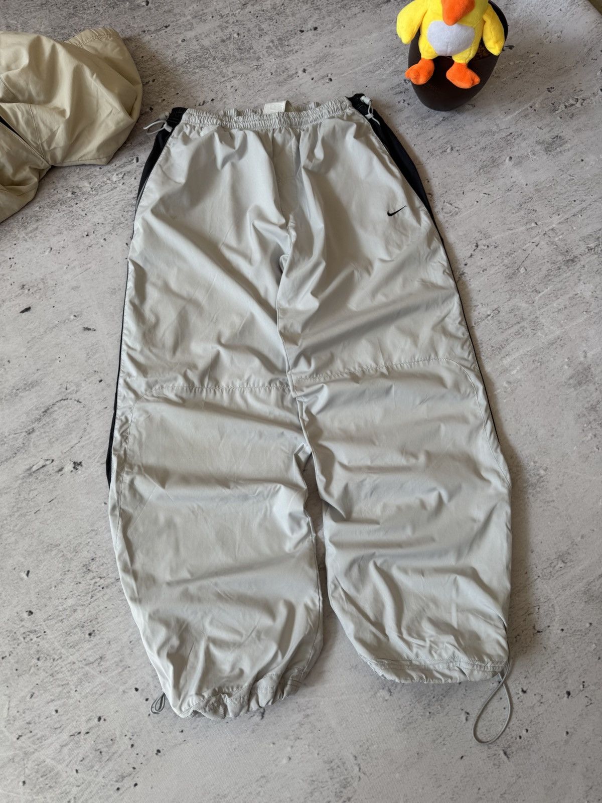 Nike × Vintage NIKE AIR MAX NYLON VINTAGE Y2K BAGGY FIT PANTS SWEATPANTS Size US 34 / EU 50 - 1 Thumbnail