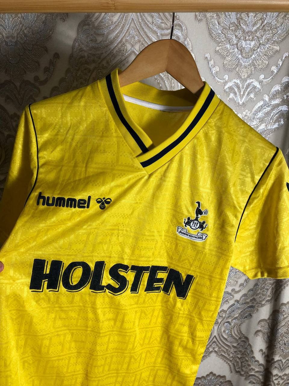 Hummel VINTAGE HUMMEL FC TOTTENHAM HOTSPUR ENGLAND SOCCER JERSEY Size US S / EU 44-46 / 1 - 3 Thumbnail